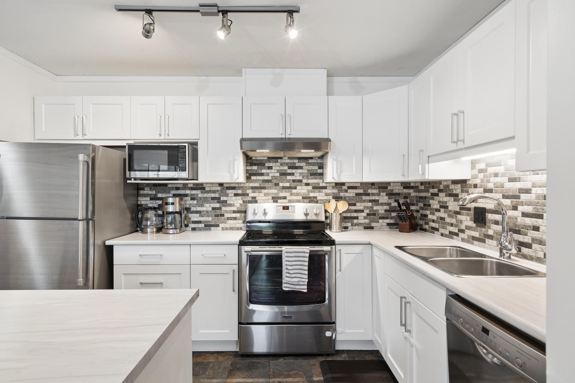 413-2968 Burlington Drive, Coquitlam, BC