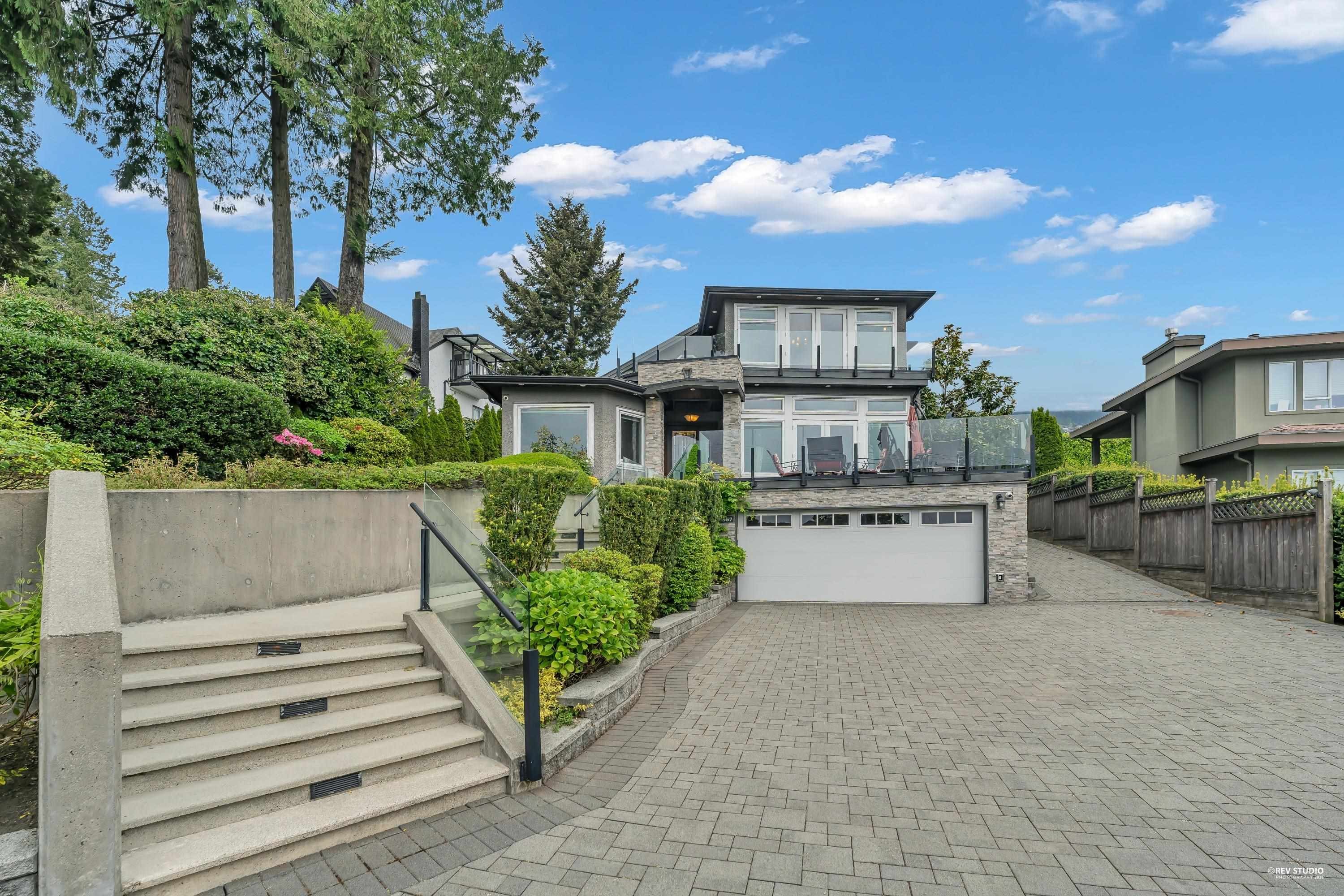 2567 Lawson Avenue, West Vancouver, BC