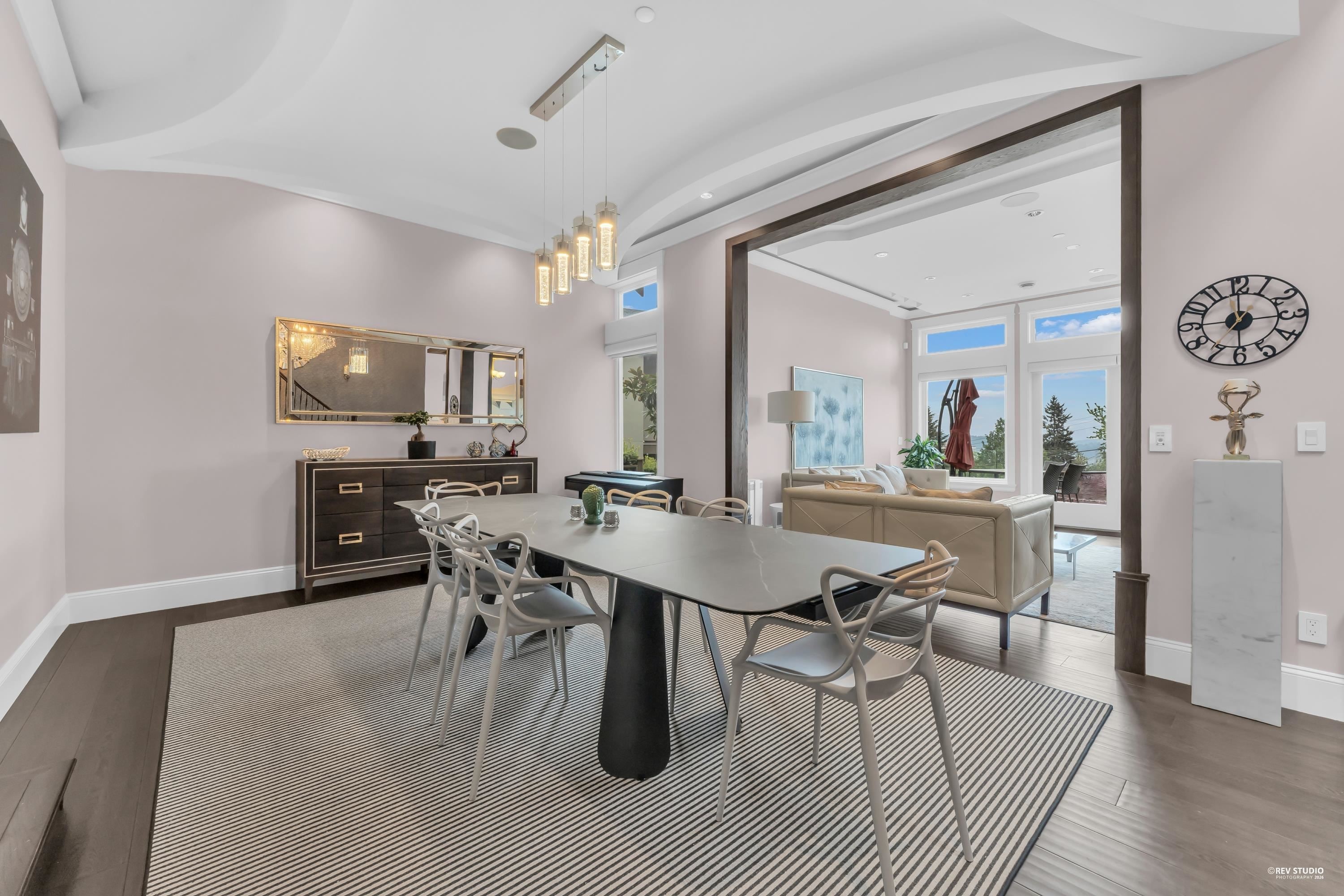2567 Lawson Avenue, West Vancouver, BC