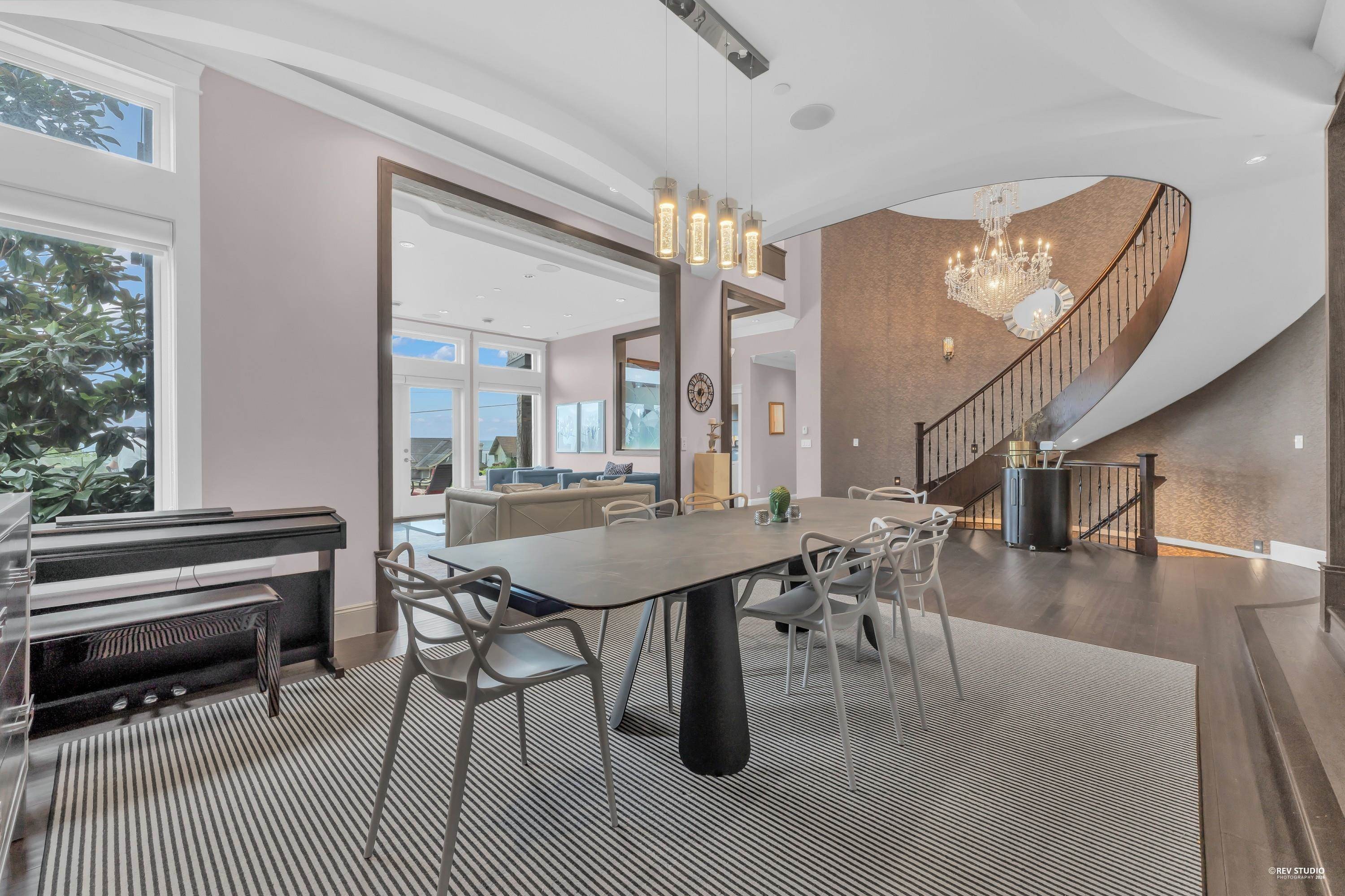 2567 Lawson Avenue, West Vancouver, BC
