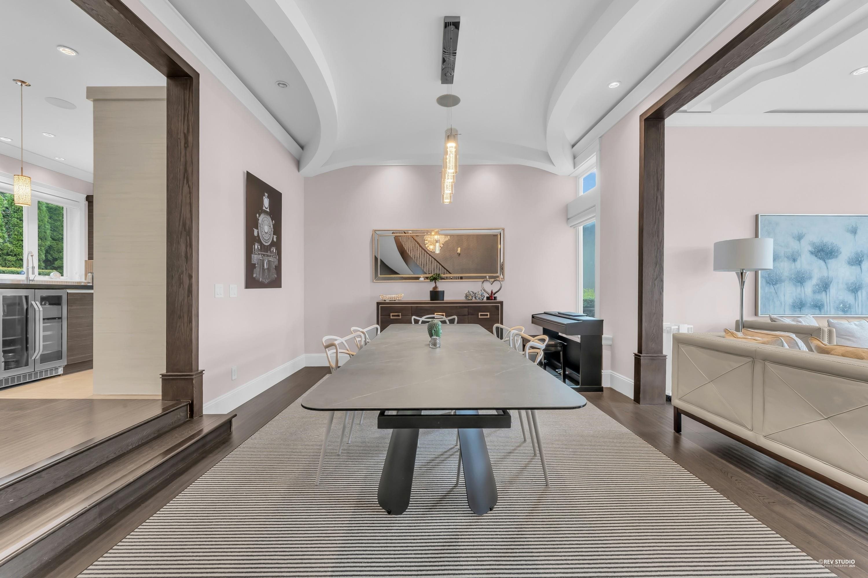 2567 Lawson Avenue, West Vancouver, BC