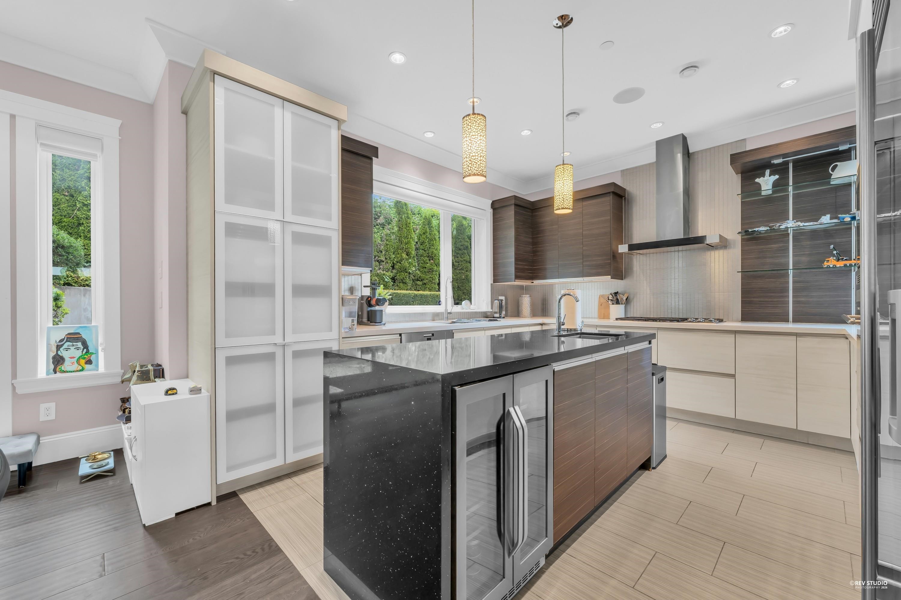 2567 Lawson Avenue, West Vancouver, BC