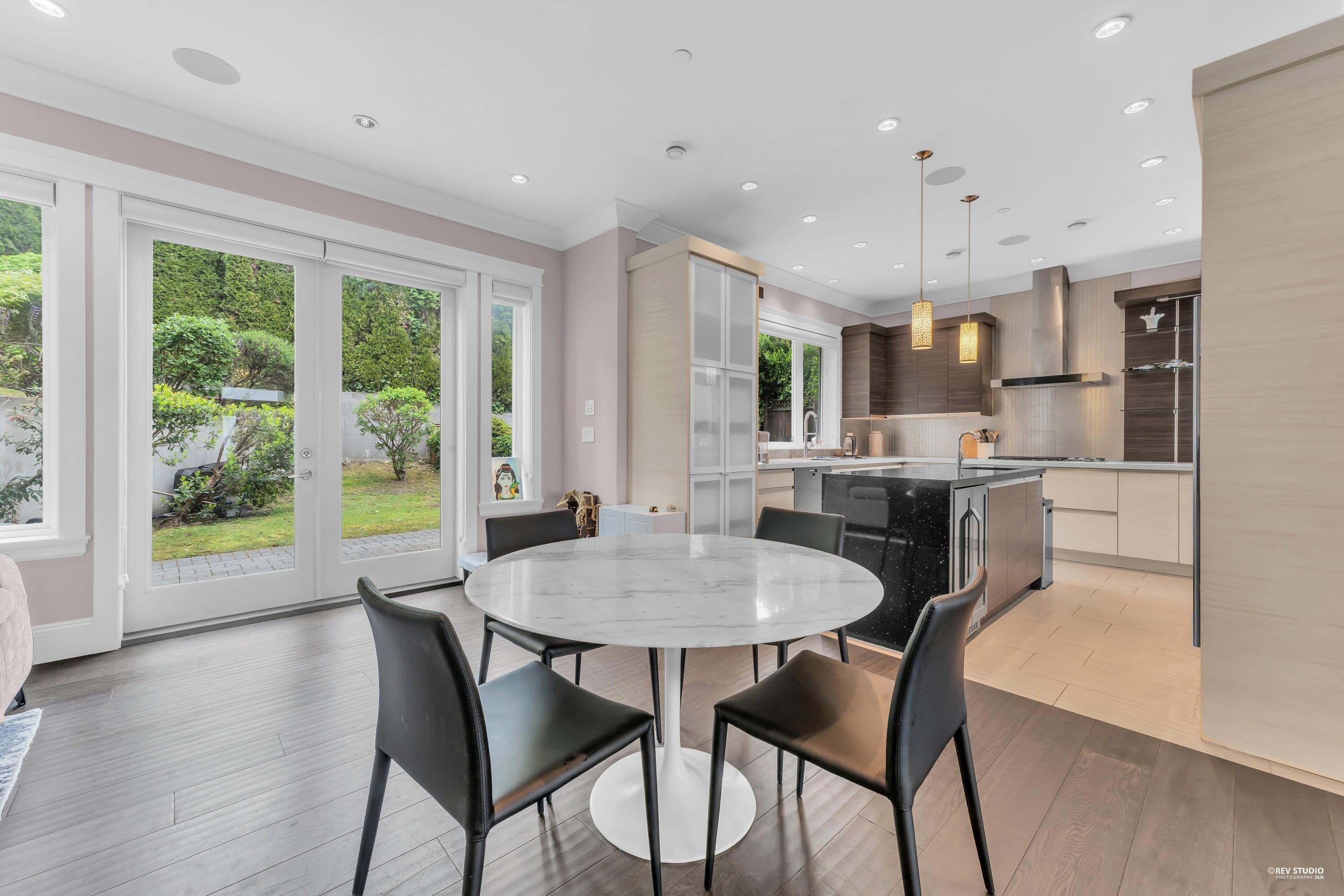 2567 Lawson Avenue, West Vancouver, BC