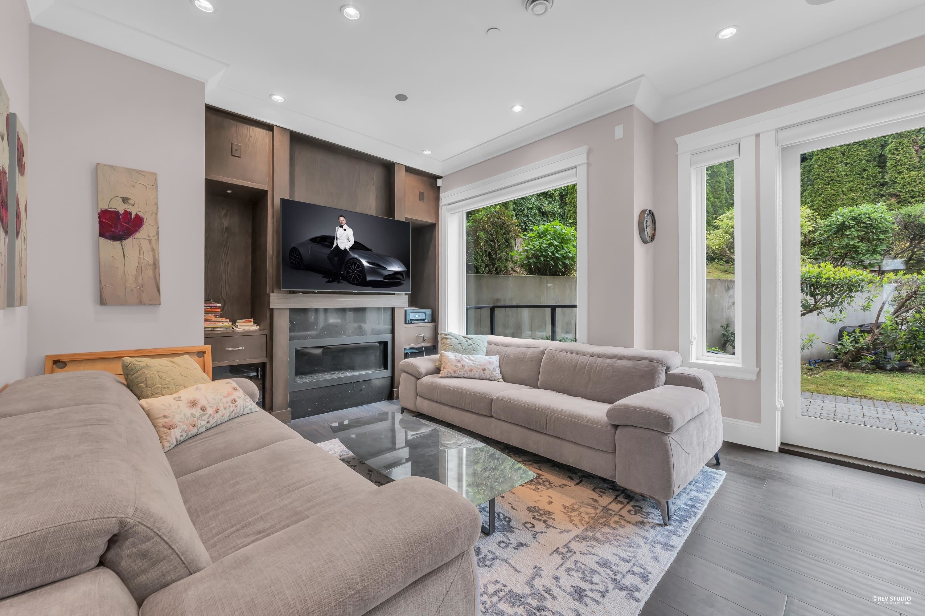 2567 Lawson Avenue, West Vancouver, BC