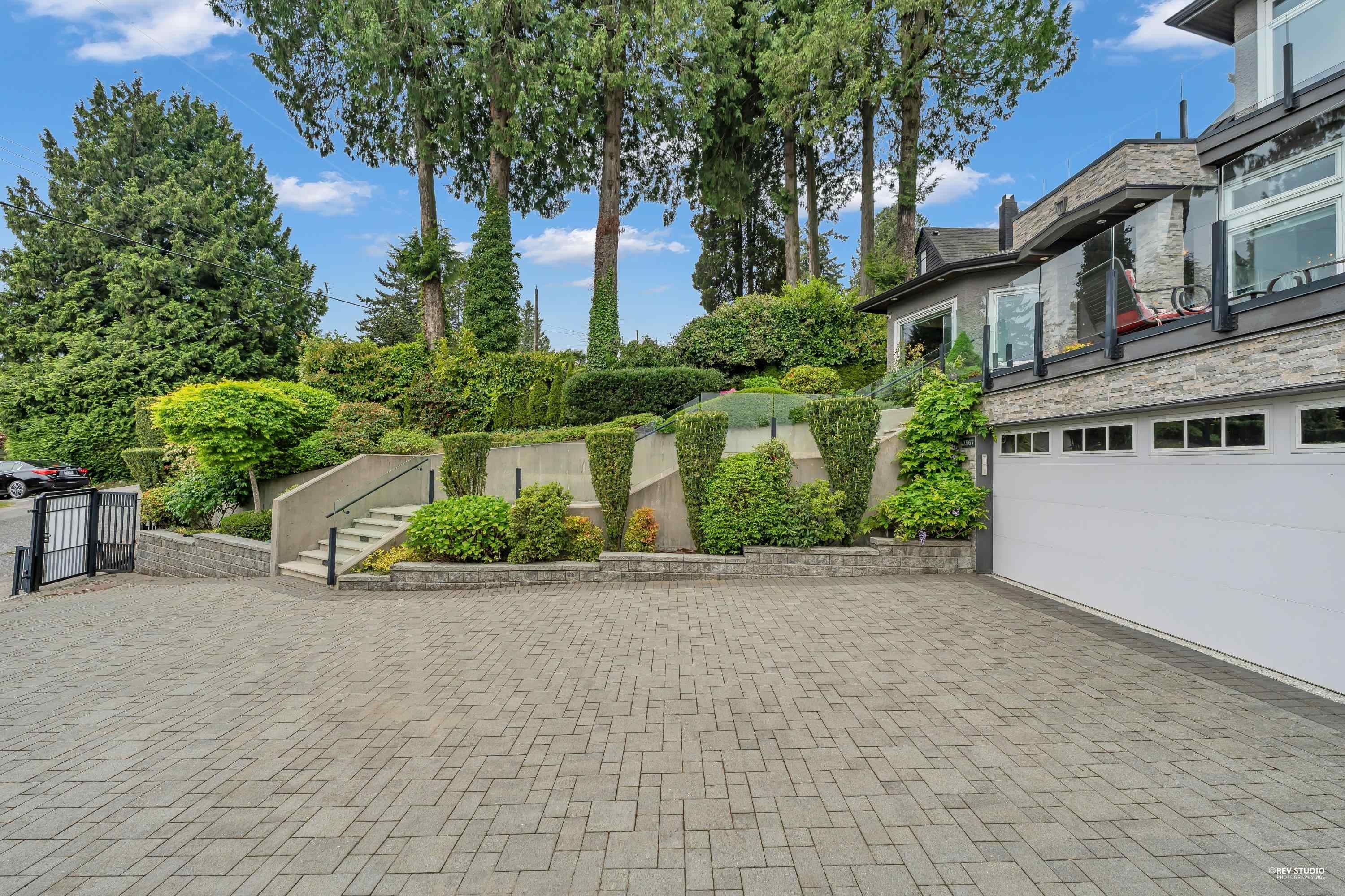2567 Lawson Avenue, West Vancouver, BC