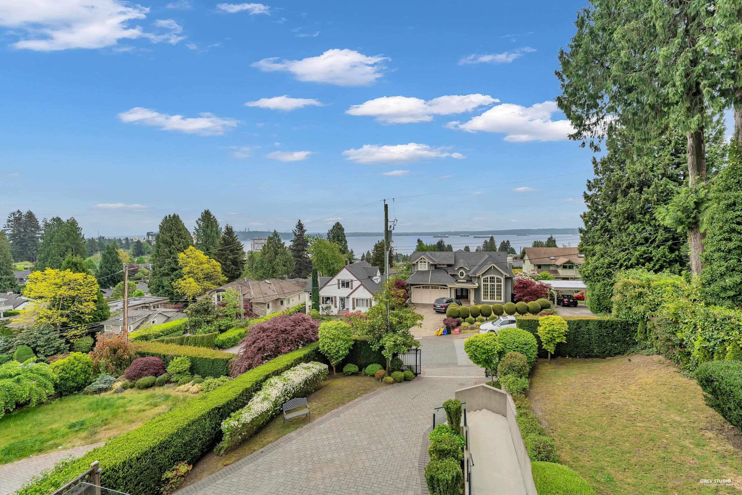 2567 Lawson Avenue, West Vancouver, BC