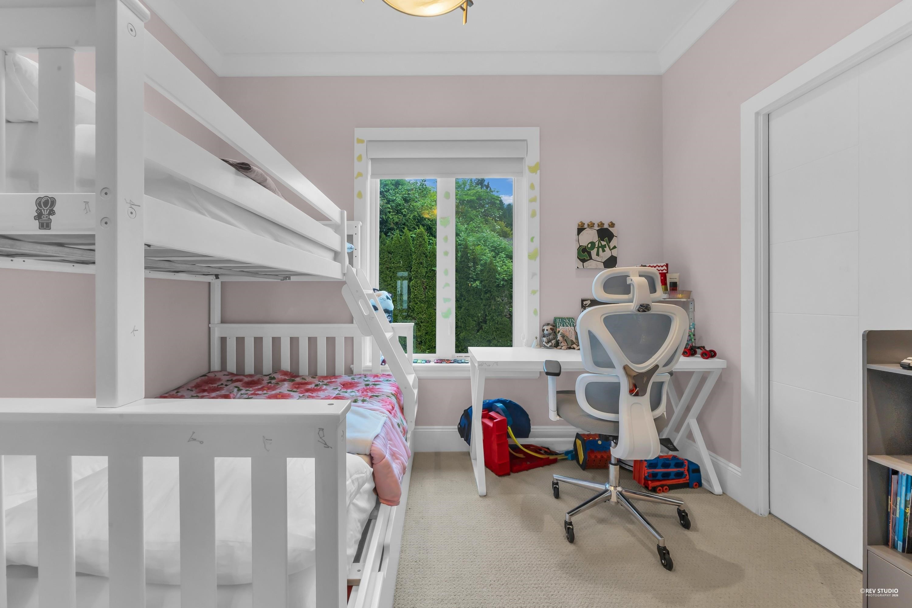 2567 Lawson Avenue, West Vancouver, BC