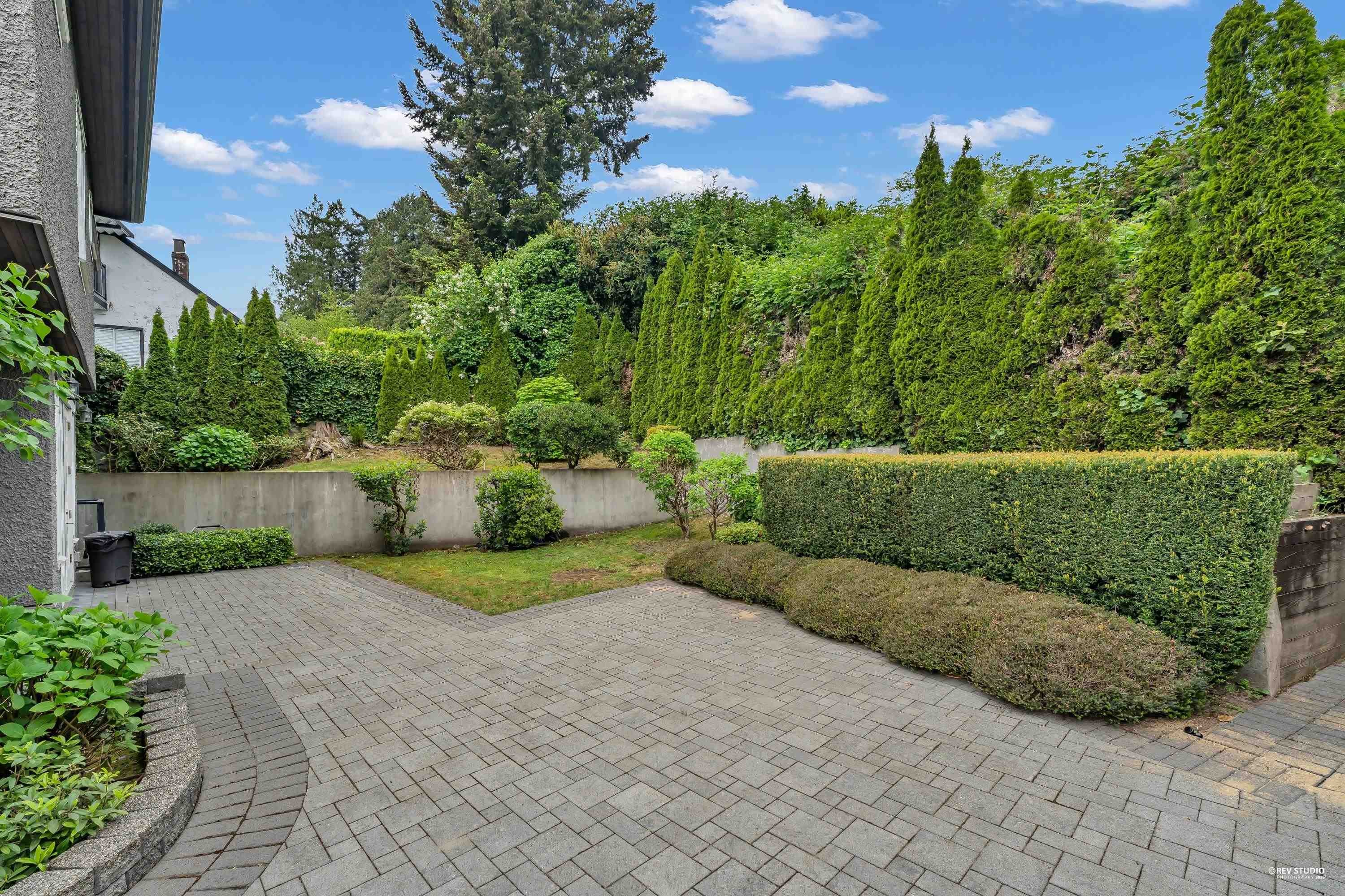 2567 Lawson Avenue, West Vancouver, BC