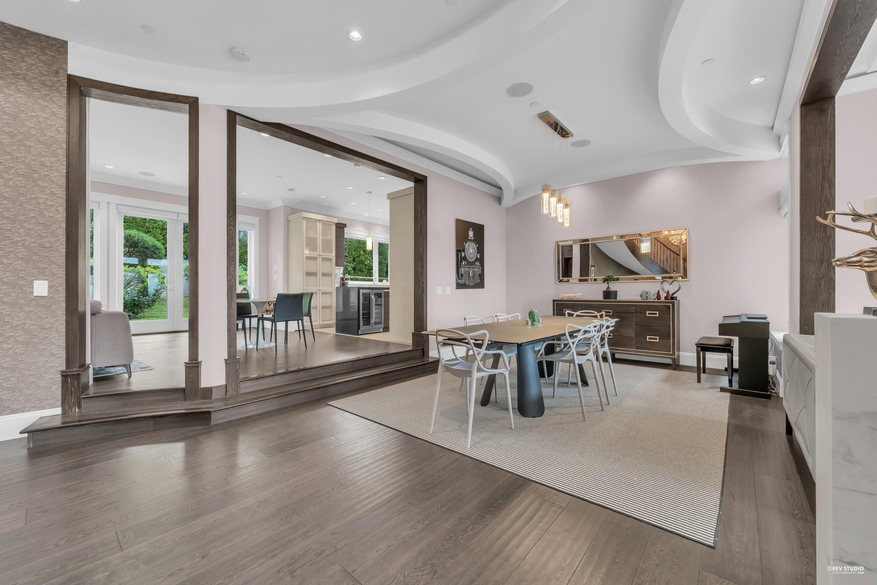 2567 Lawson Avenue, West Vancouver, BC