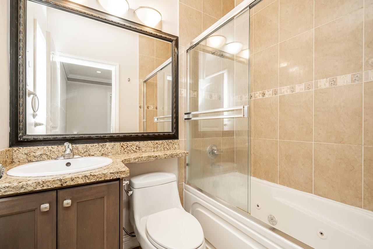 7202 Ross Street, Vancouver, BC - Indoor Photo Showing Bathroom