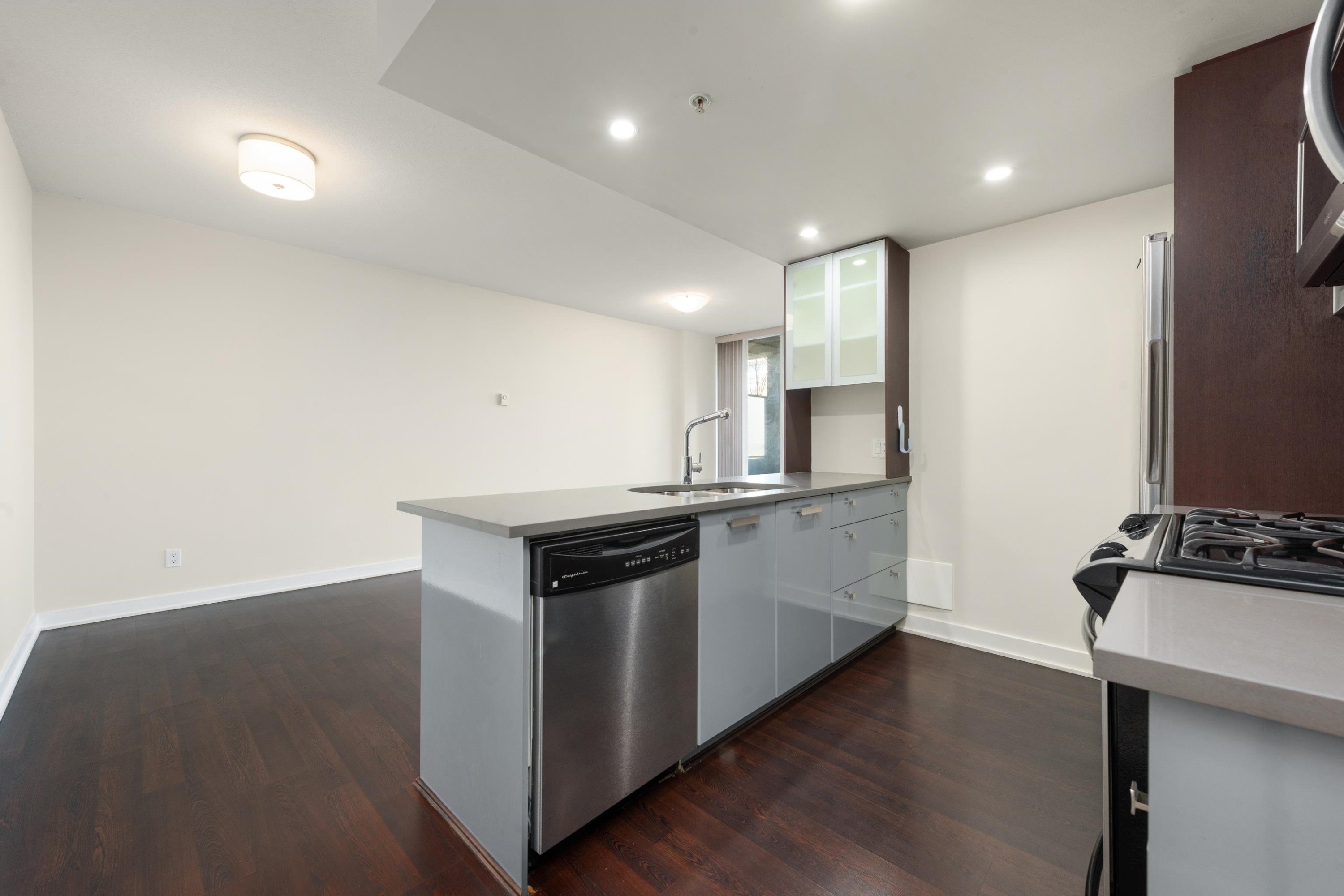 302-7080 No. 3 Road, Richmond, BC