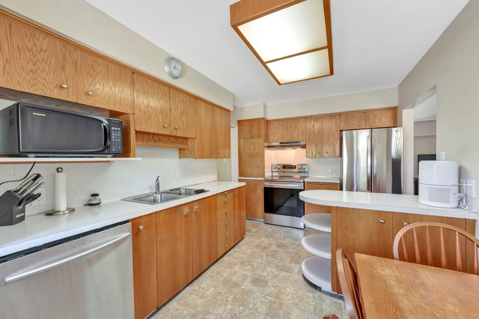 981 Grover Avenue, Coquitlam, BC