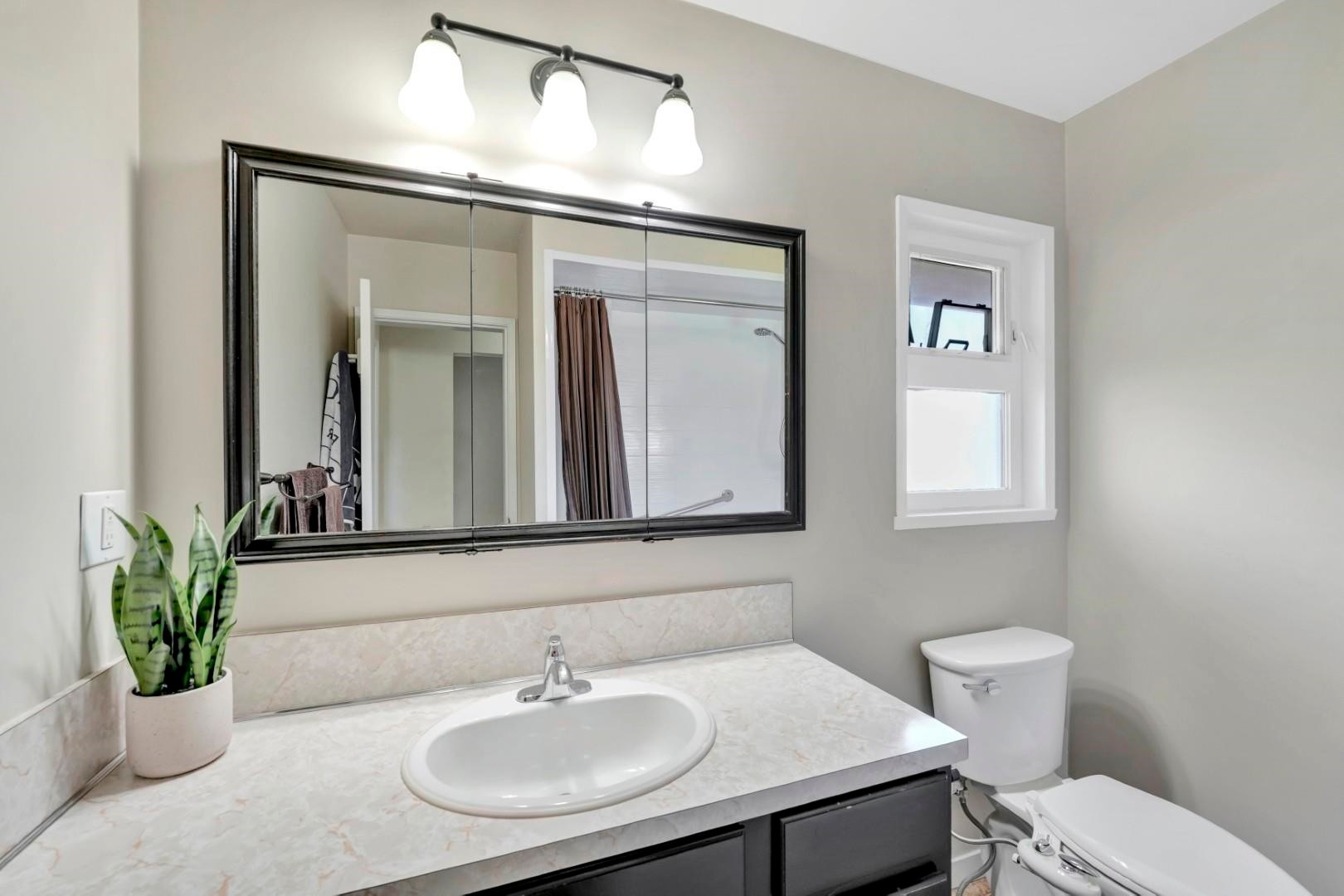 981 Grover Avenue, Coquitlam, BC