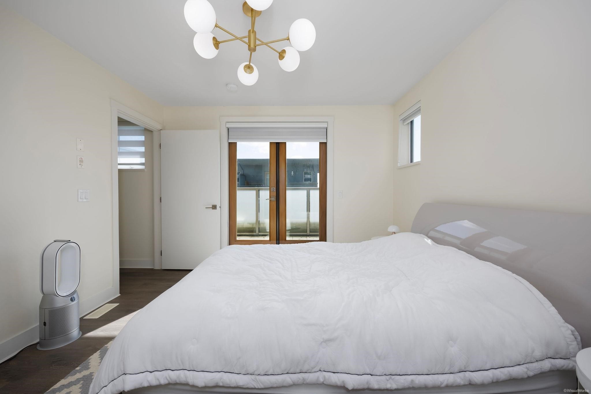 5552 Oak Street, Vancouver, BC
