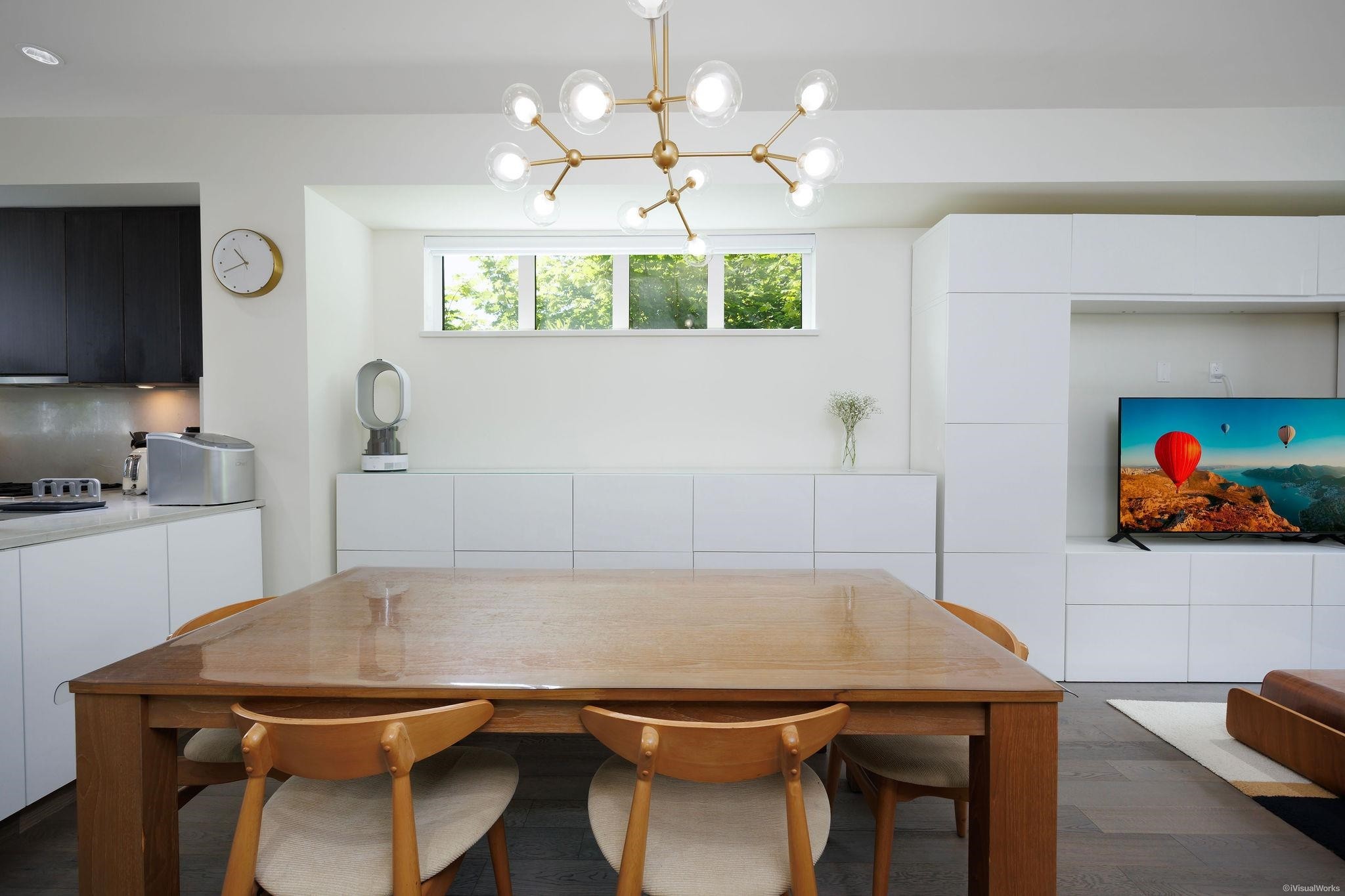 5552 Oak Street, Vancouver, BC