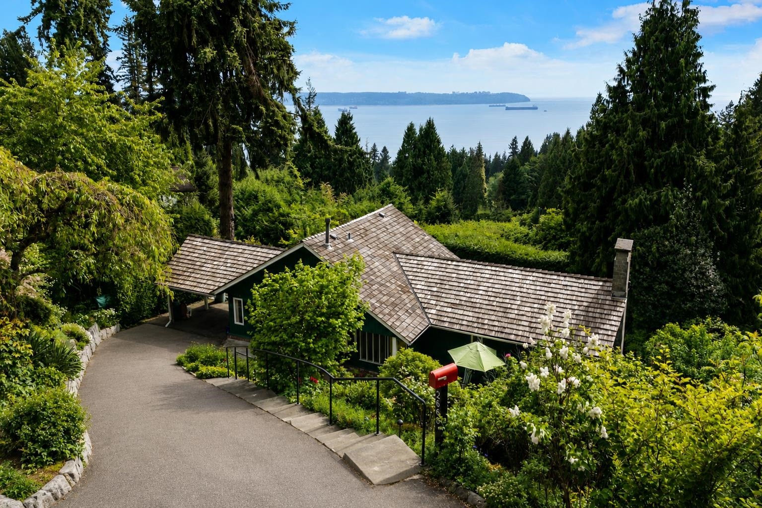 2660 Queens Avenue, West Vancouver, BC