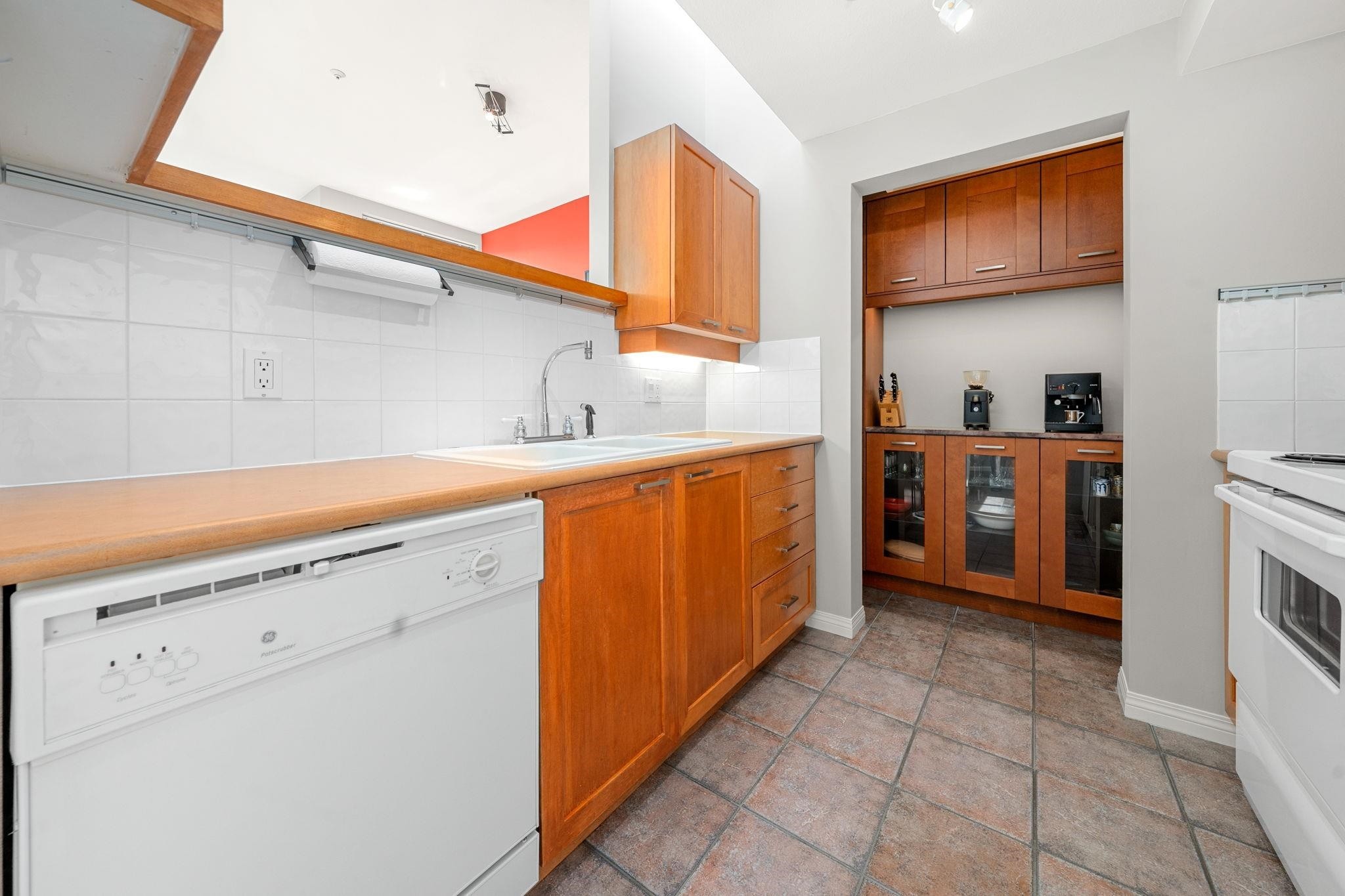 207-669 7Th Avenue W, Vancouver, BC