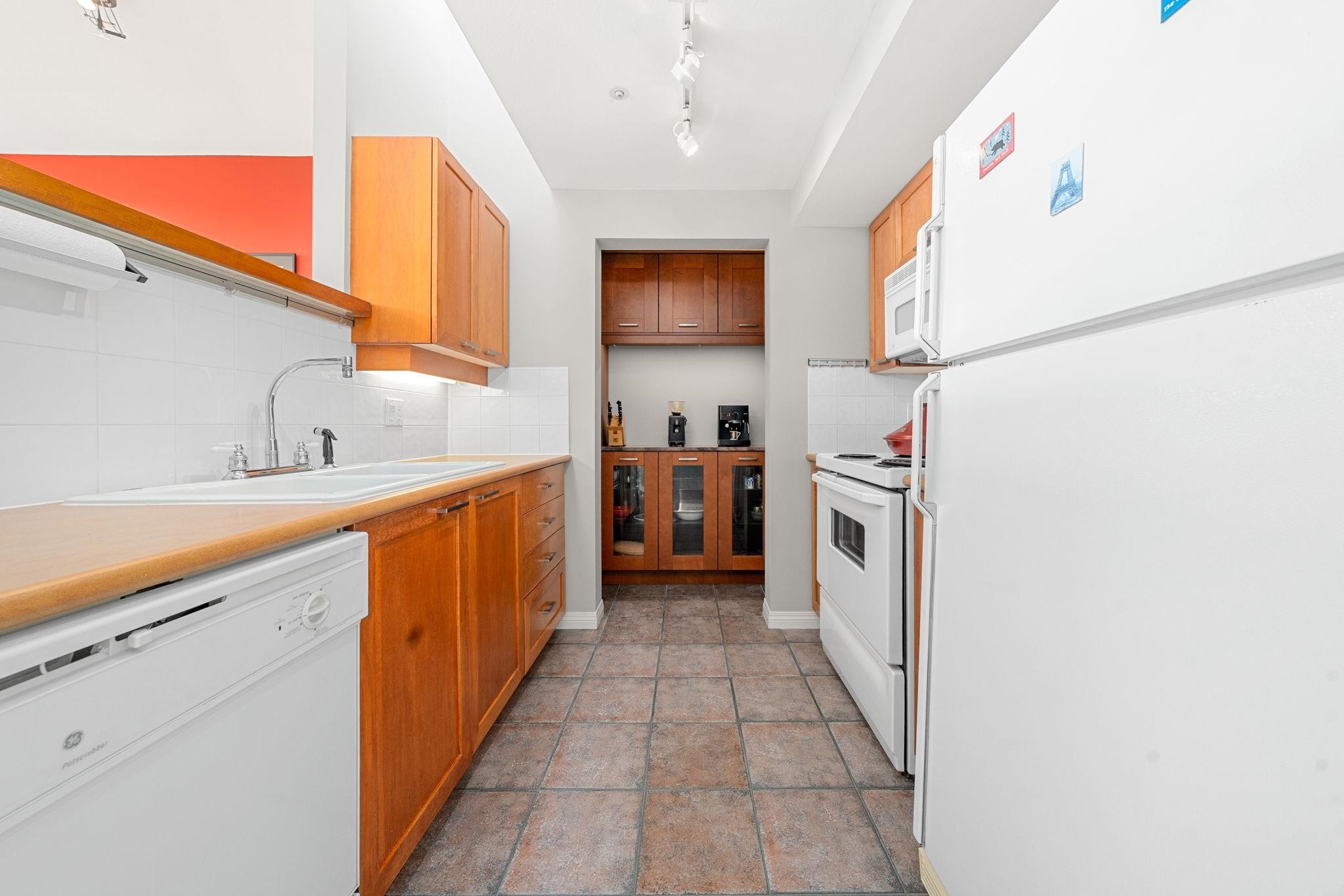 207-669 7Th Avenue W, Vancouver, BC