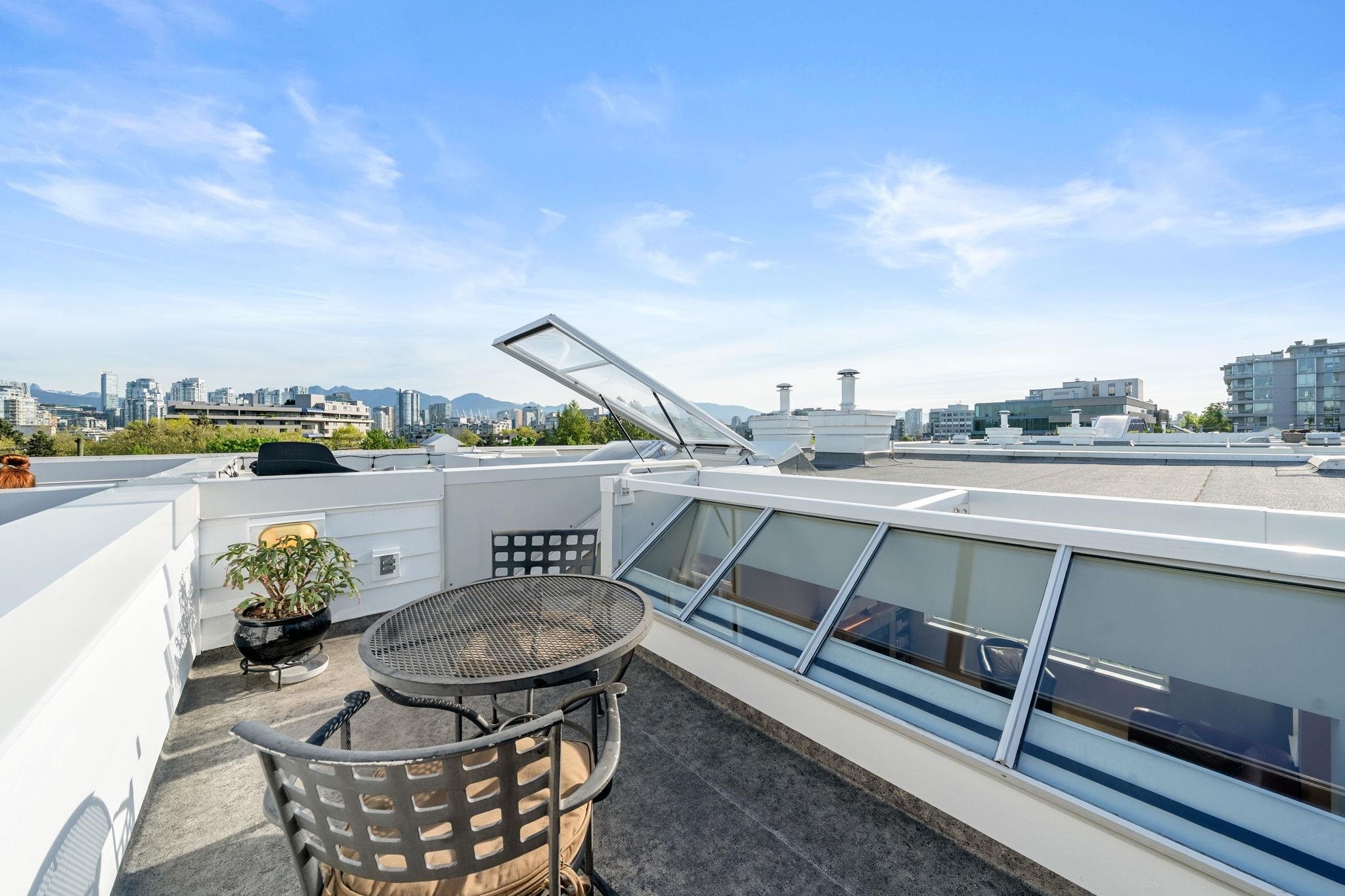 207-669 7Th Avenue W, Vancouver, BC