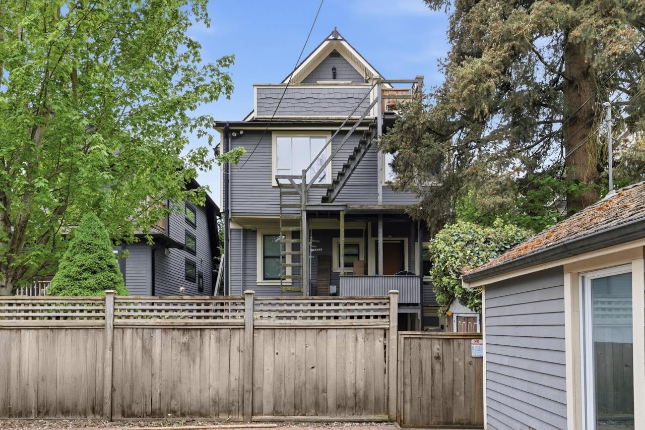 21 22Nd Avenue E, Vancouver, BC