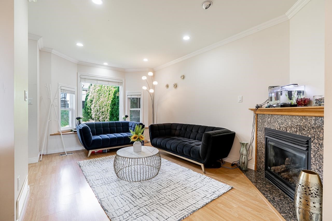 1124 Rochester Avenue, Coquitlam, BC