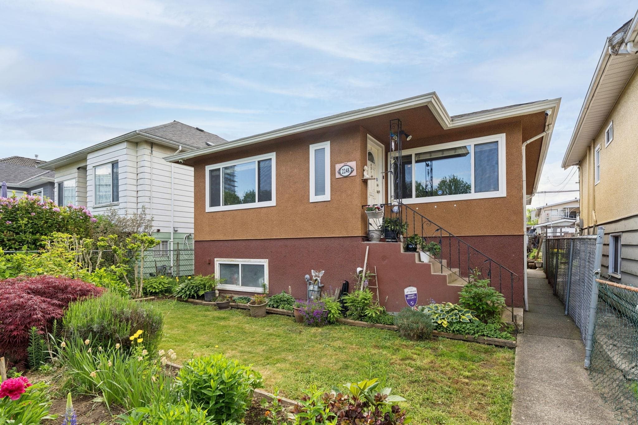2248 Mannering Avenue, Vancouver, BC