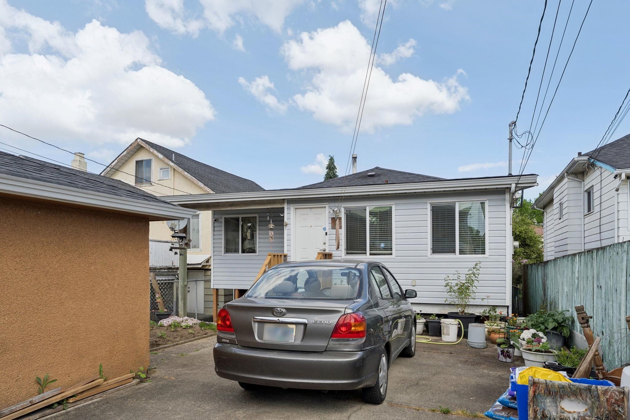 2248 Mannering Avenue, Vancouver, BC