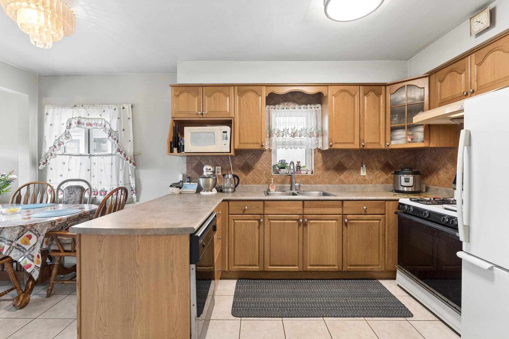 2248 Mannering Avenue, Vancouver, BC