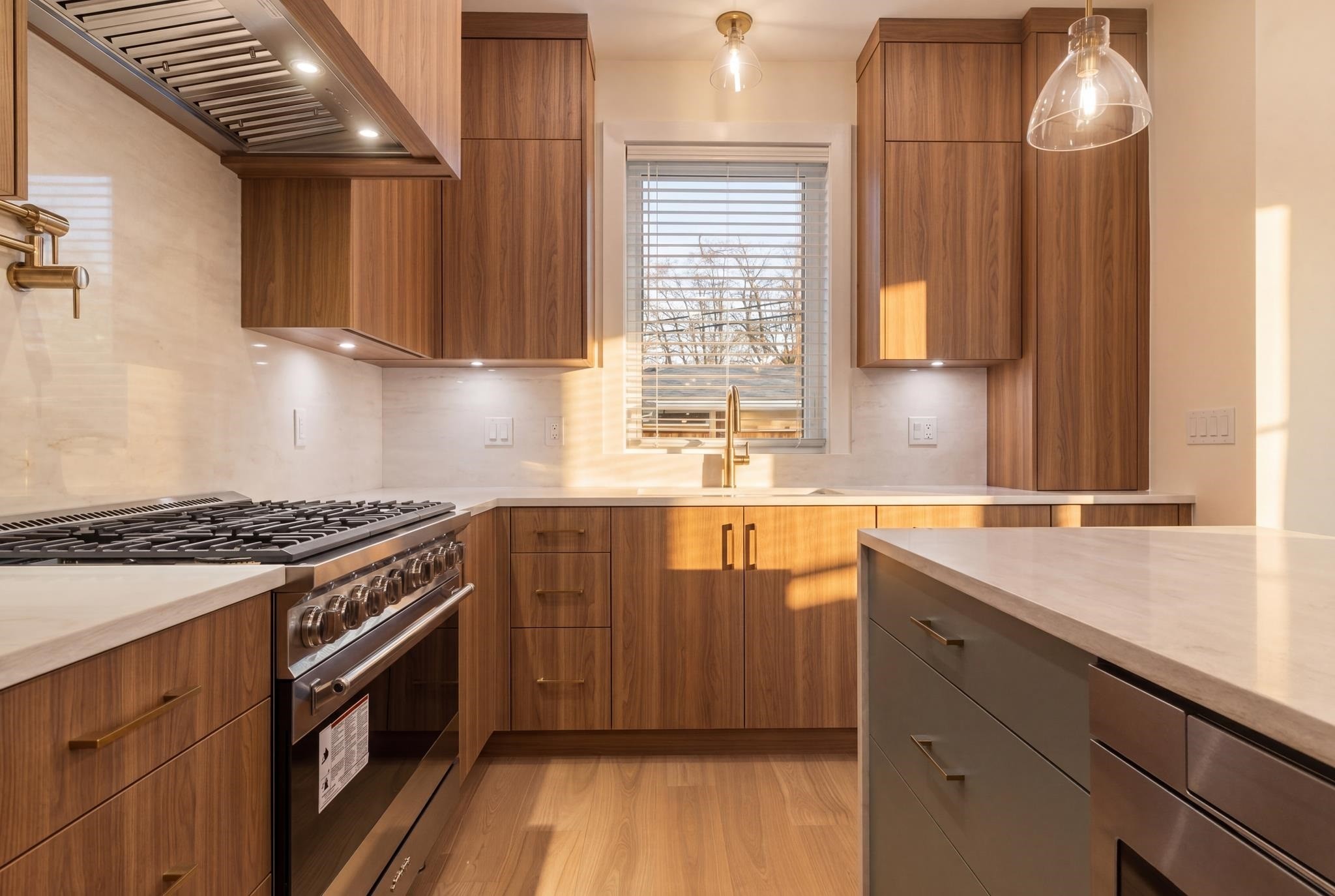 2055 4Th Avenue E, Vancouver, BC