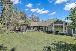 7811 Redrooffs Road Halfmoon Bay, BC V0N 1Y1