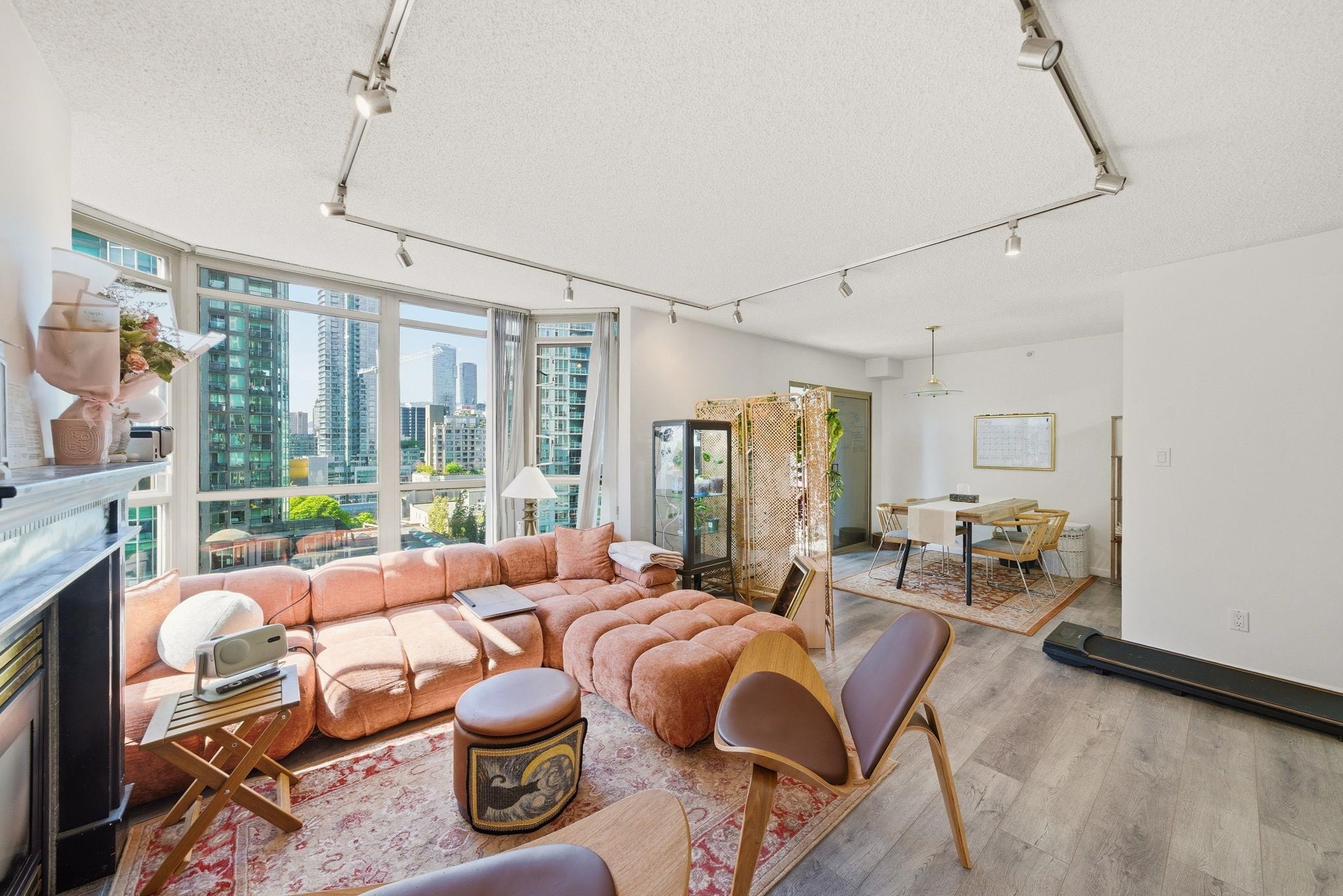 1705-867 Hamilton Street, Vancouver, BC