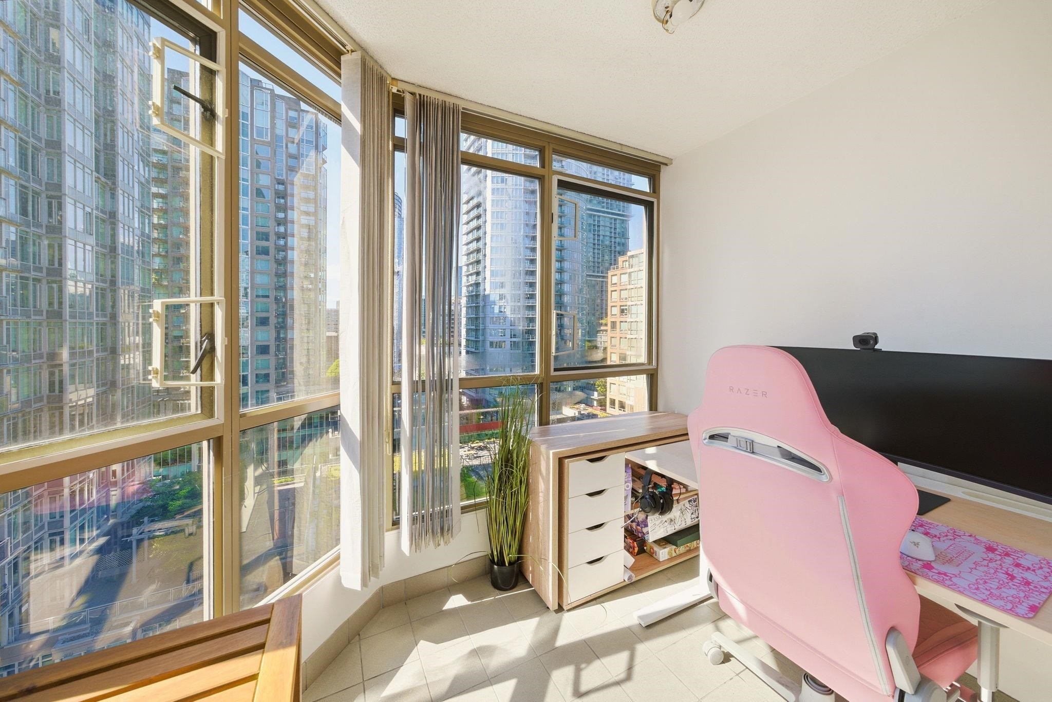 1705-867 Hamilton Street, Vancouver, BC