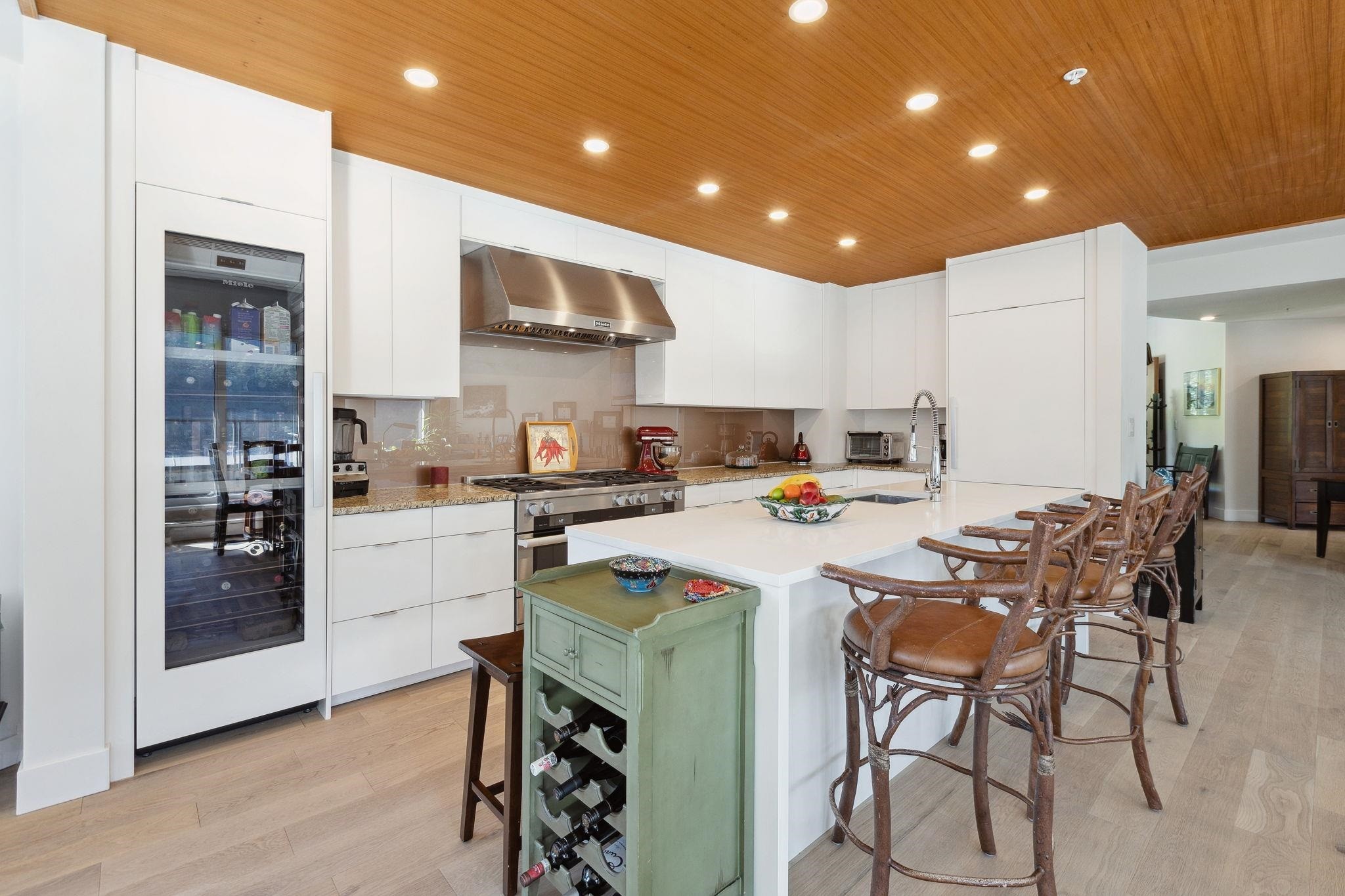 703-6687 Nelson Avenue, West Vancouver, BC