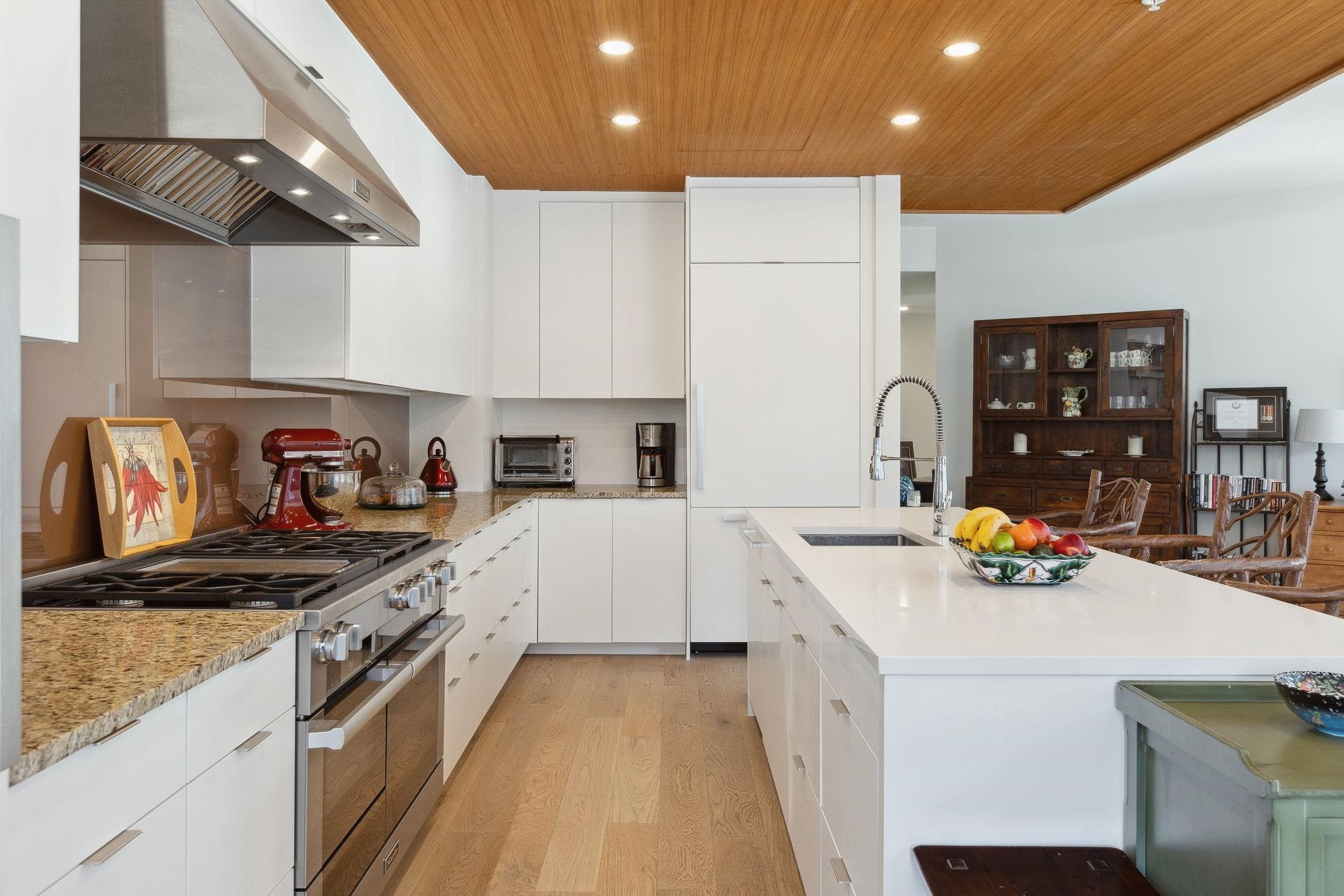 703-6687 Nelson Avenue, West Vancouver, BC