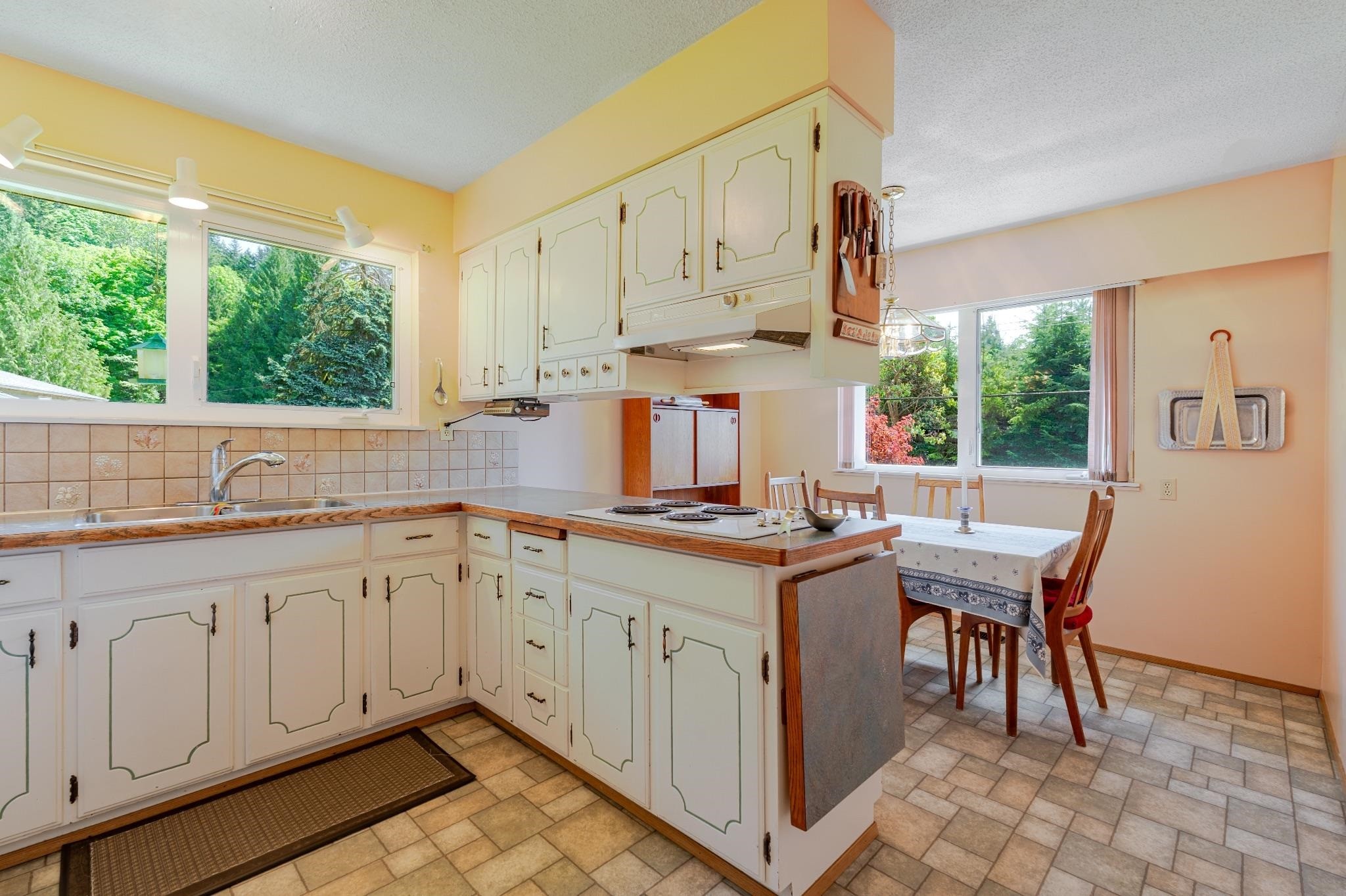 5756 Cranley Drive, West Vancouver, BC