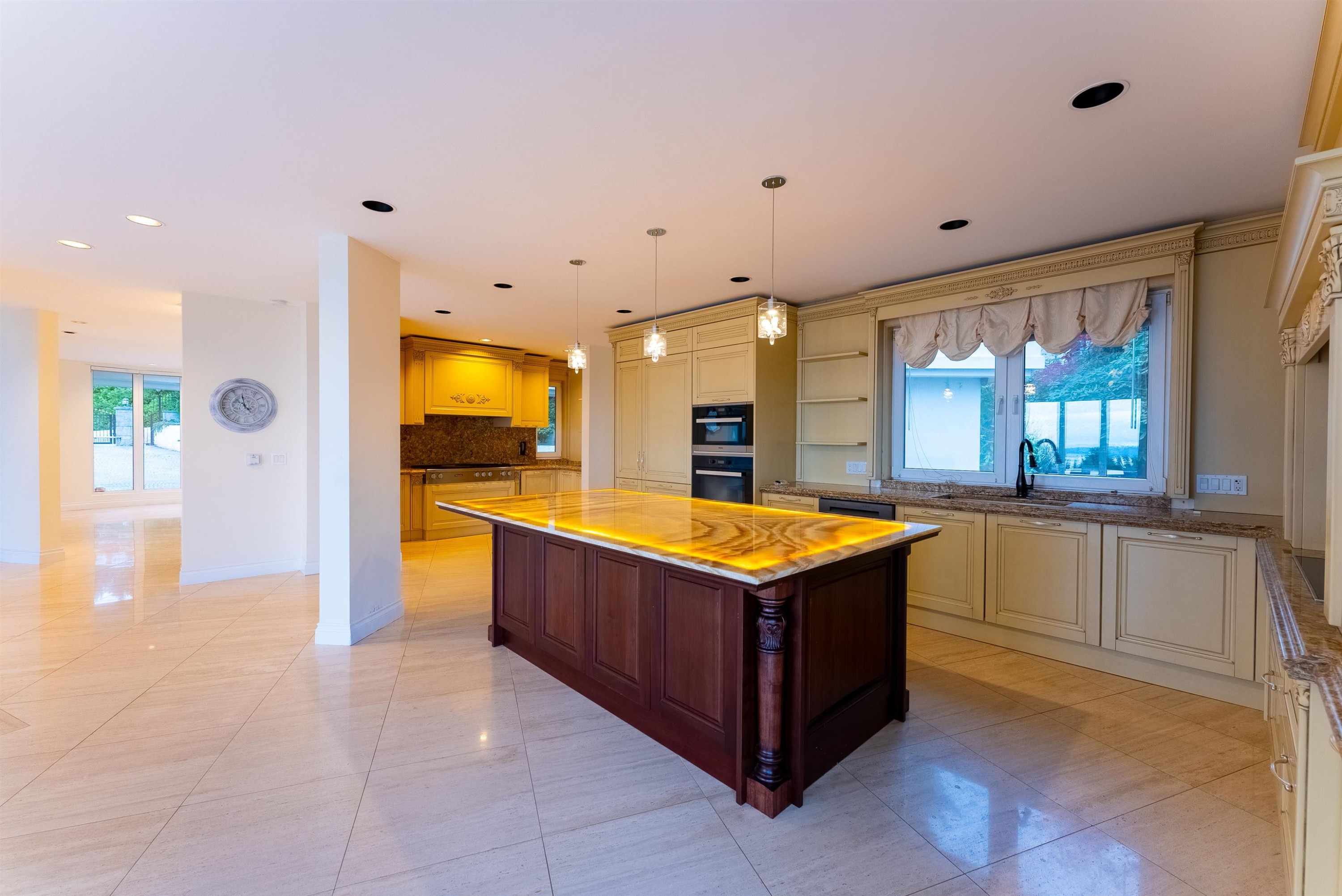 1409 Chartwell Drive, West Vancouver, BC