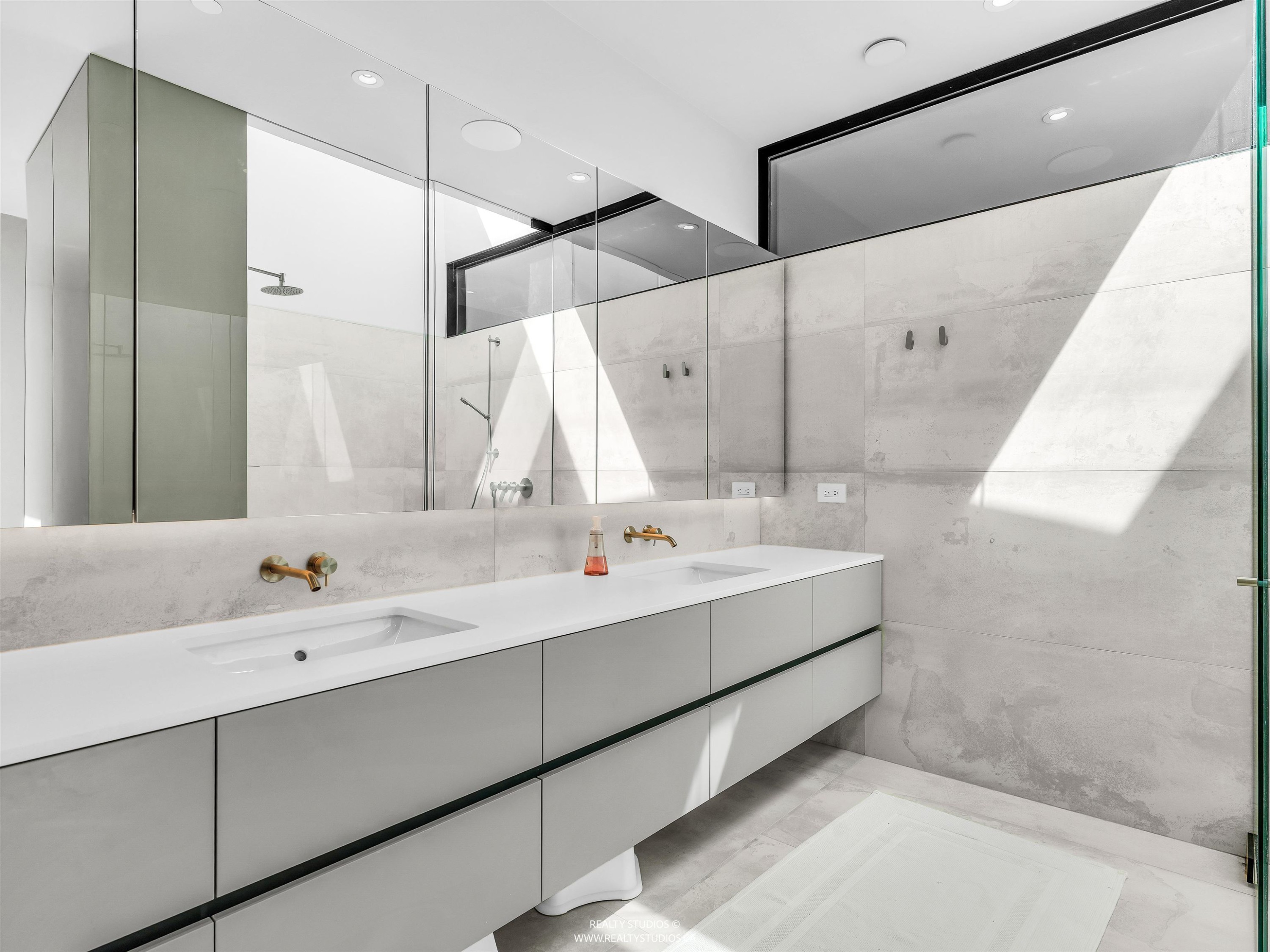366 22Nd Avenue W, Vancouver, BC