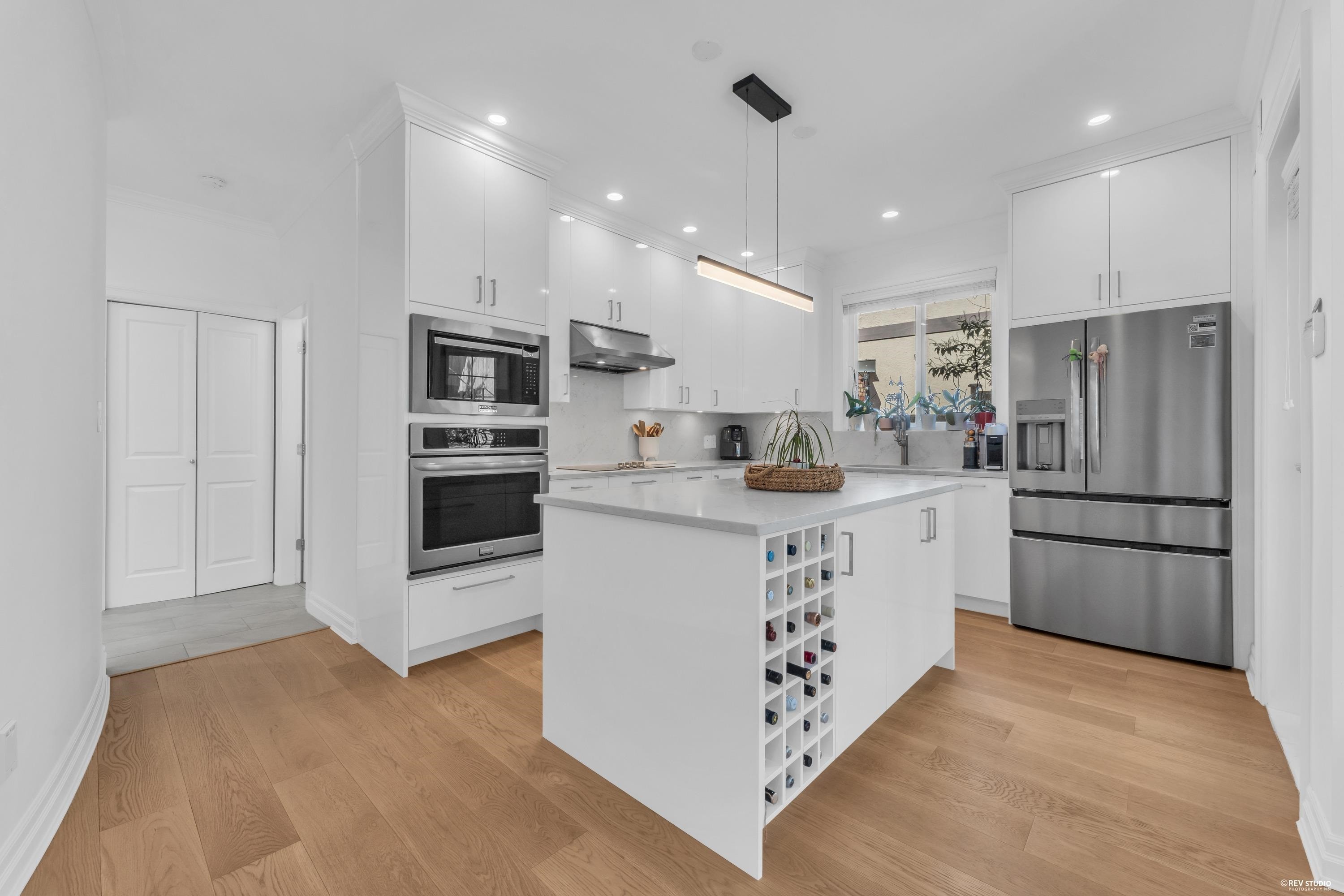 2459 Mathers Avenue, West Vancouver, BC
