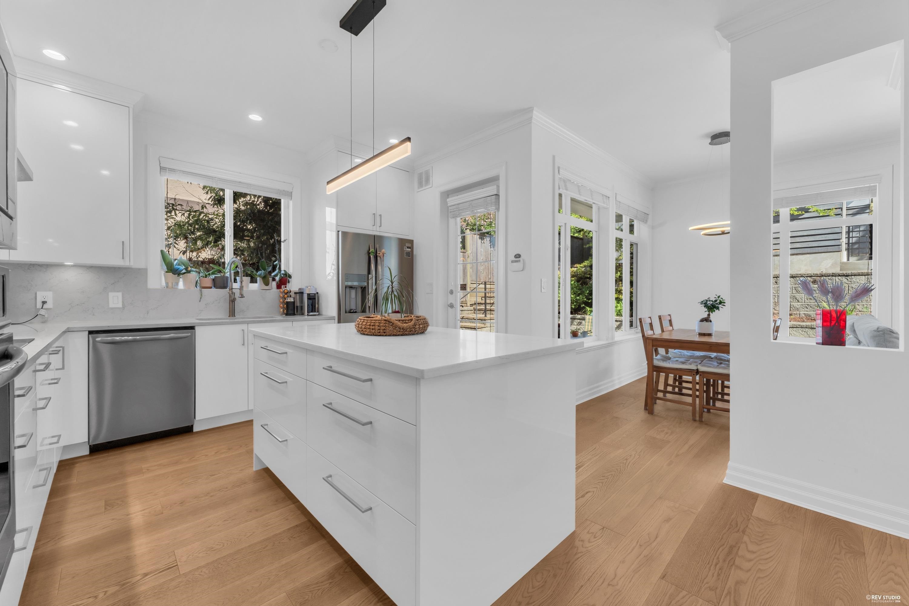 2459 Mathers Avenue, West Vancouver, BC