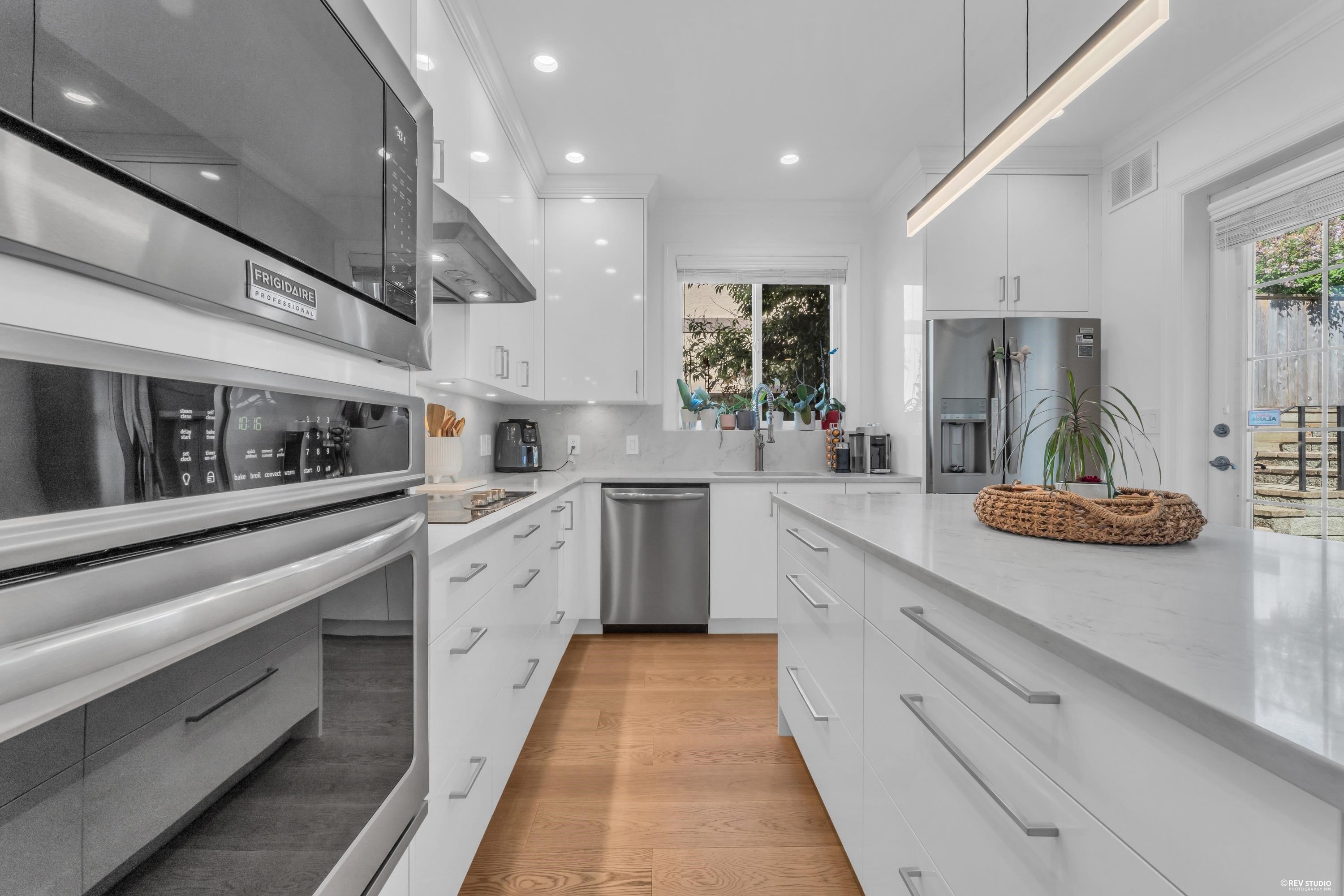 2459 Mathers Avenue, West Vancouver, BC