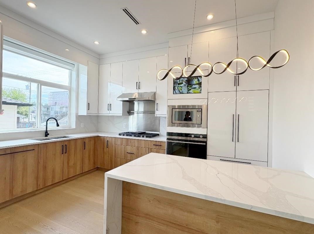 2026 32Nd Avenue E, Vancouver, BC