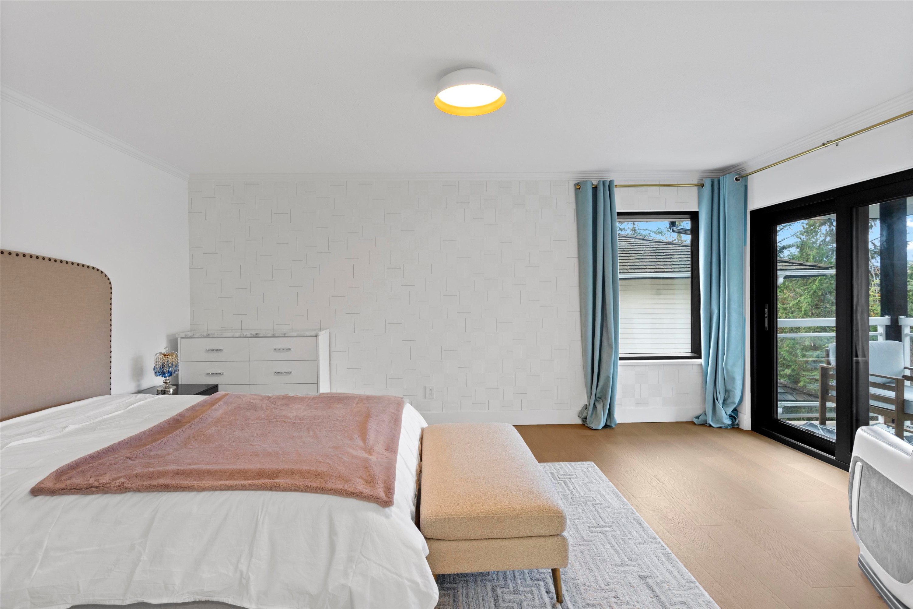 5485 Keith Road, West Vancouver, BC