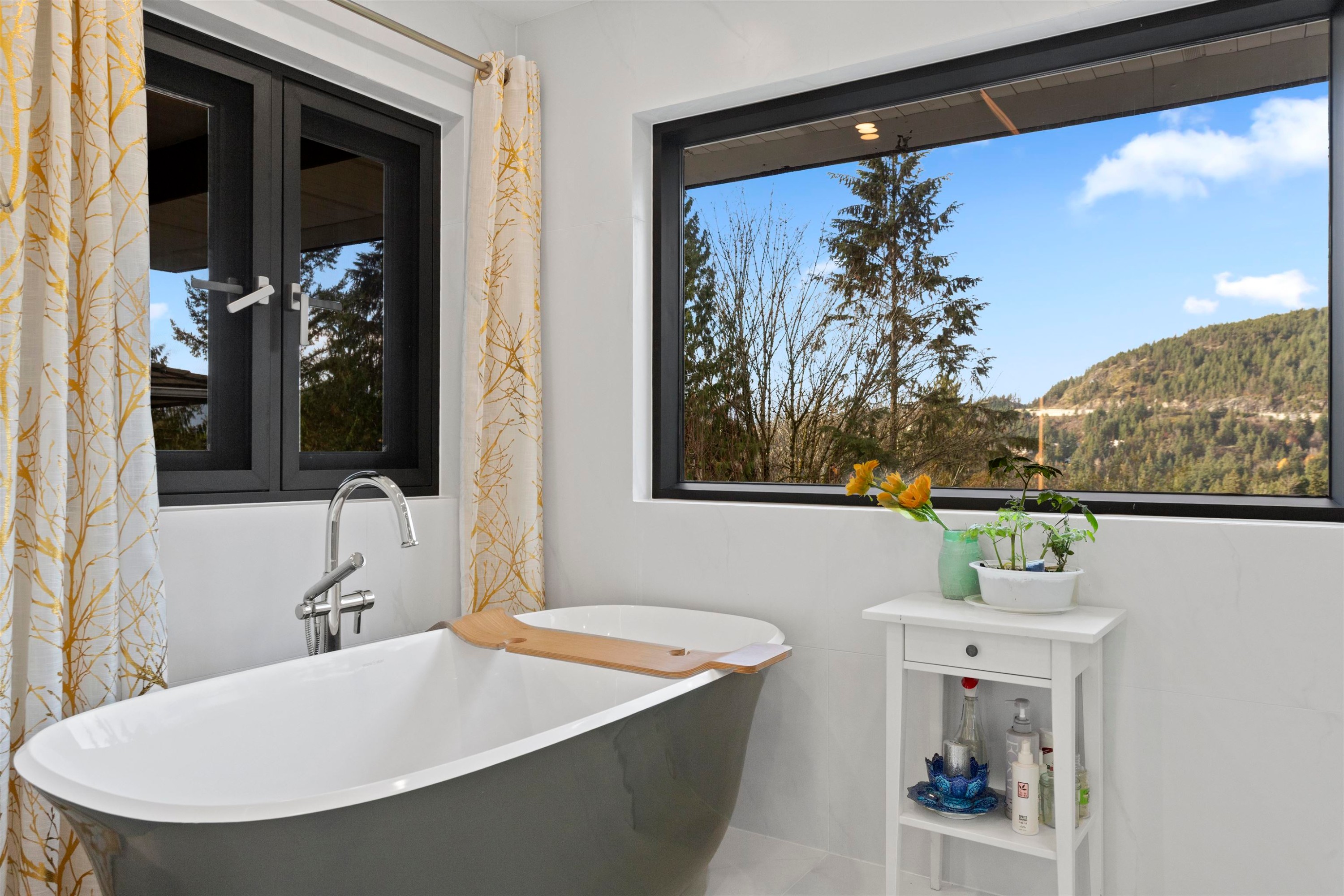 5485 Keith Road, West Vancouver, BC