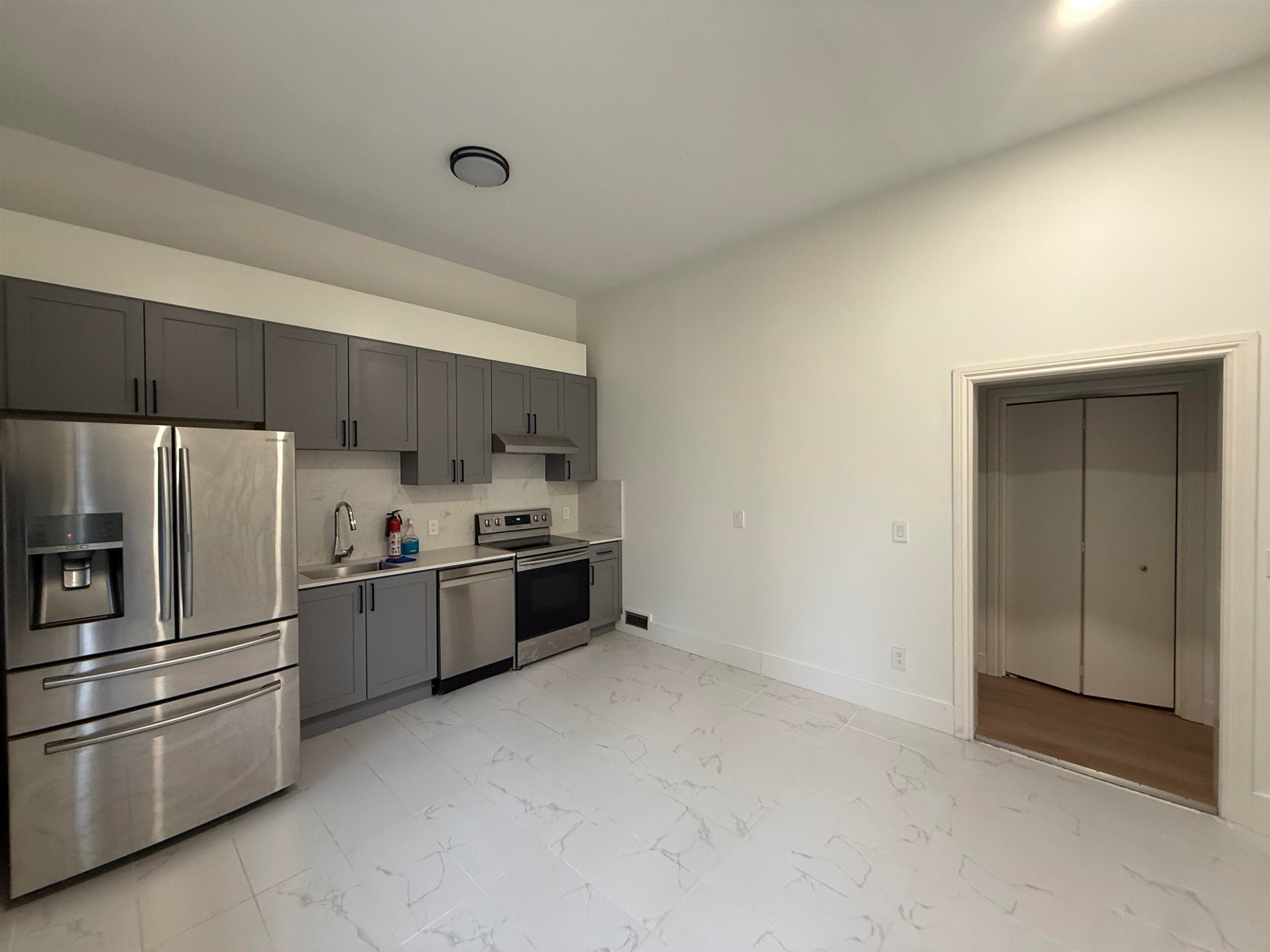 5485 Keith Road, West Vancouver, BC