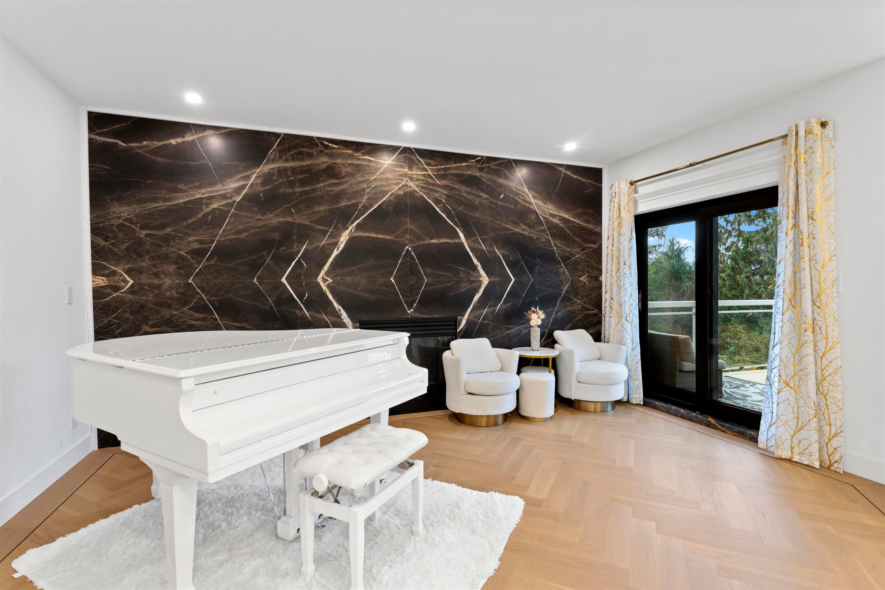 5485 Keith Road, West Vancouver, BC
