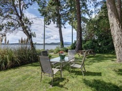 8622 Espl Merry Island Halfmoon Bay, BC V0N 1Y1