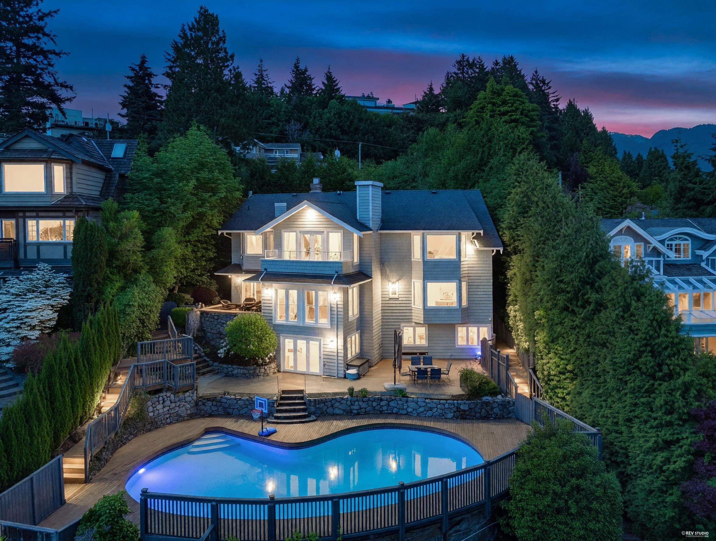 880 Younette Drive, West Vancouver, BC