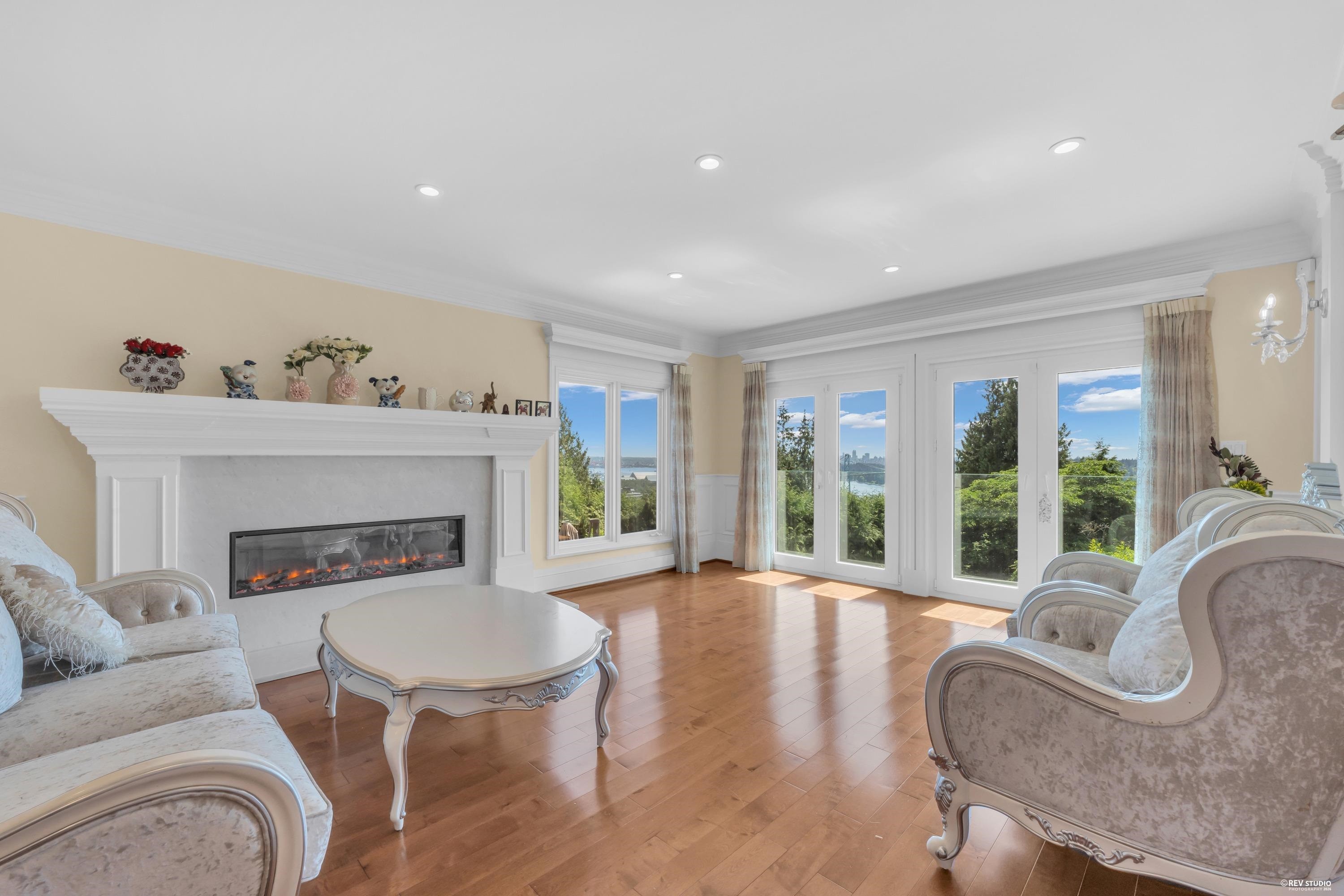 880 Younette Drive, West Vancouver, BC