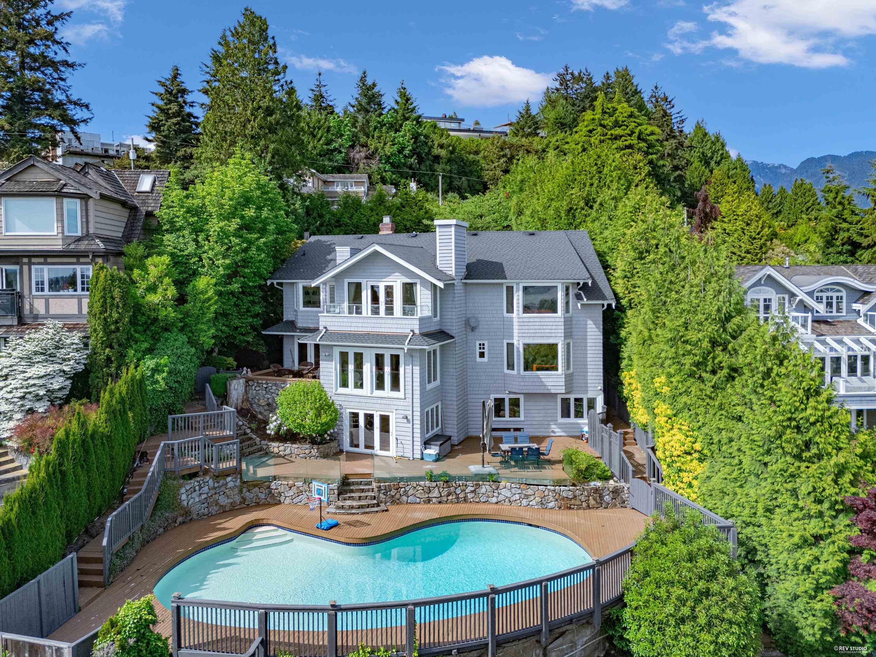 880 Younette Drive, West Vancouver, BC