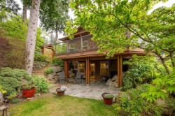 960 Harbour View Place Bowen Island, BC V0N 1G2